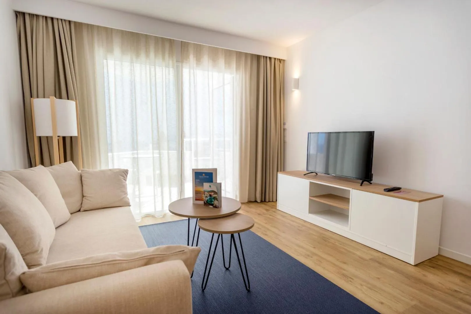 Living room in Parque Nereida Suites Hotel