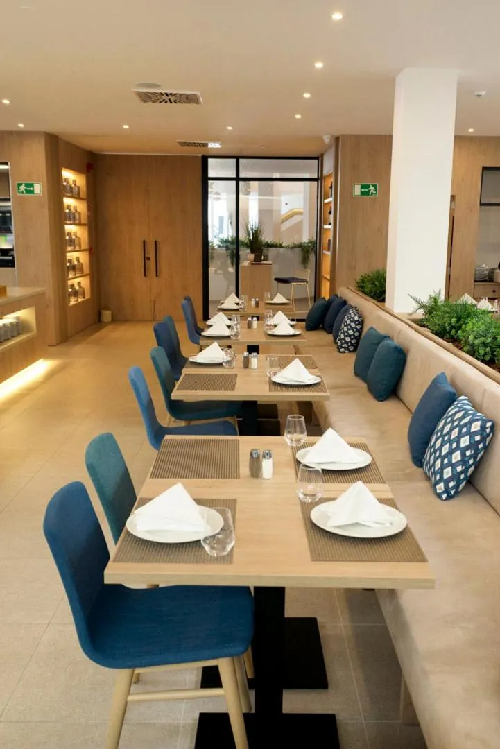 Restaurant/places to eat in Parque Nereida Suites Hotel