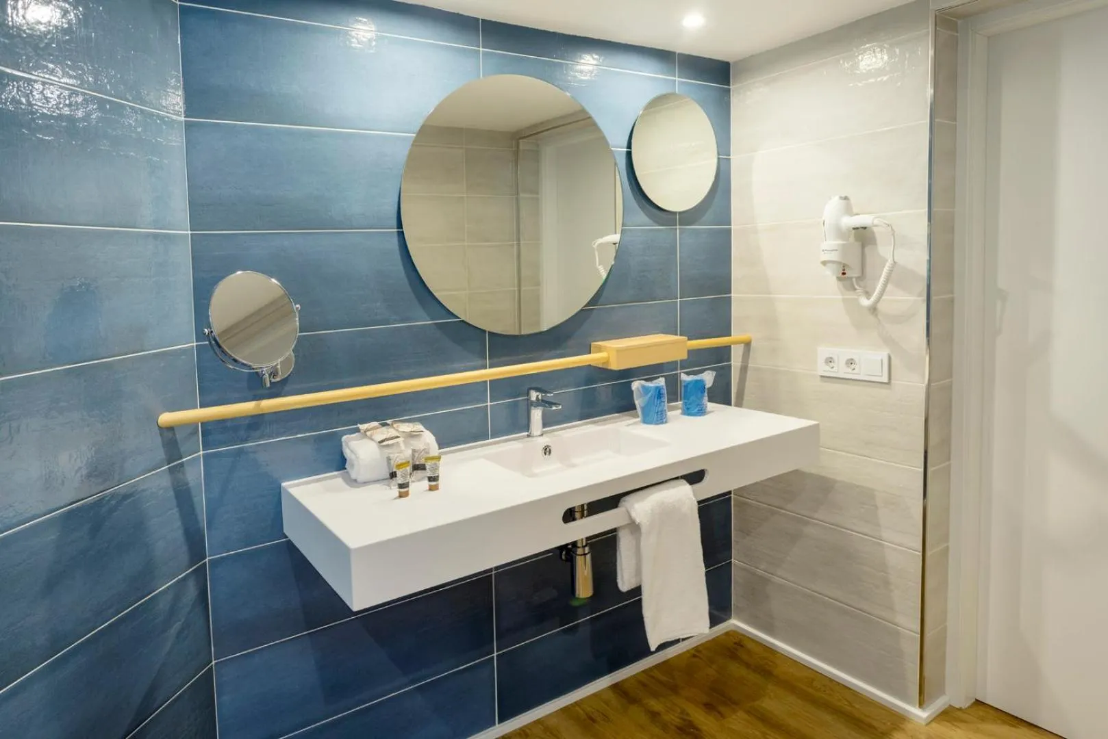 Bathroom in Parque Nereida Suites Hotel