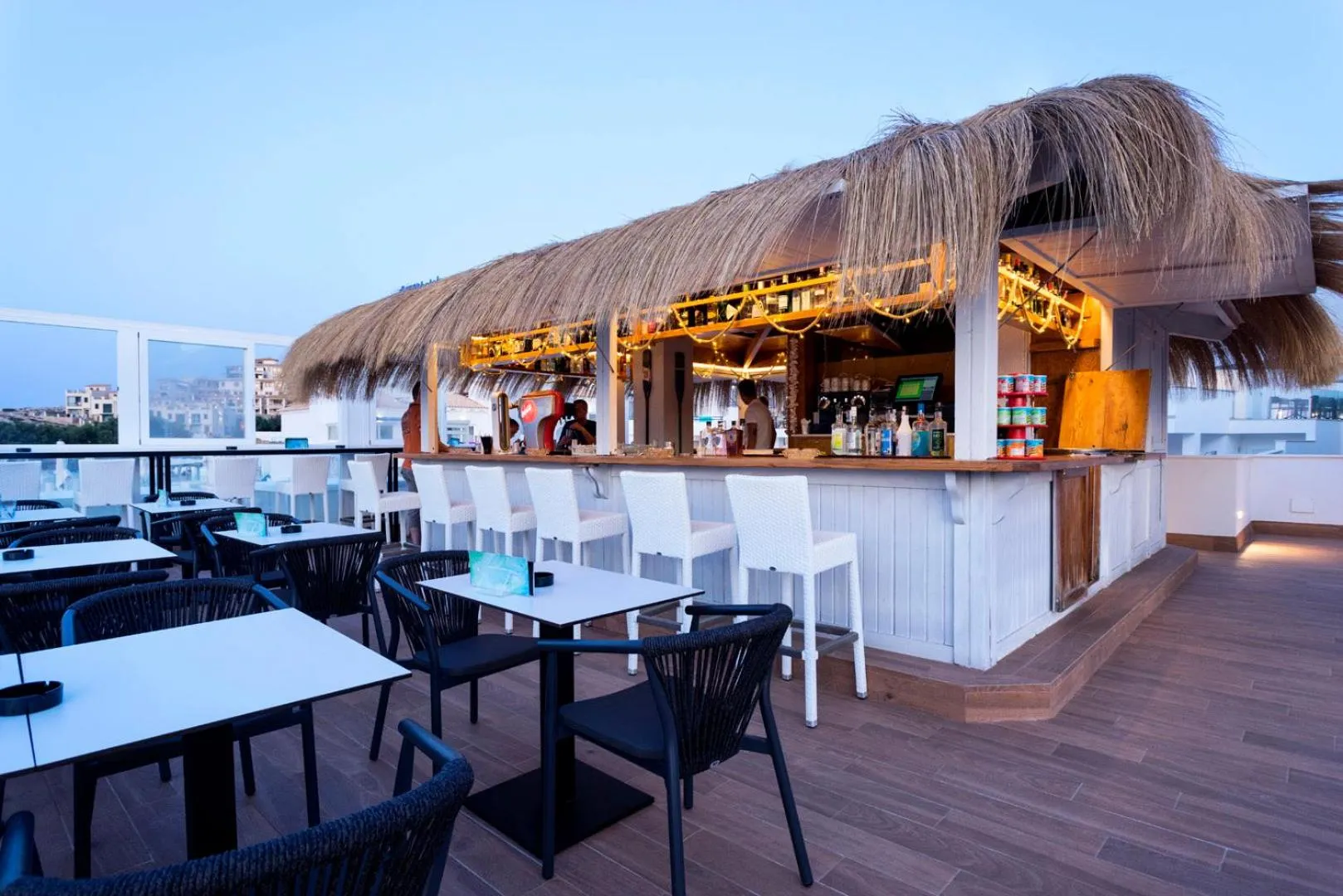 Restaurant/places to eat in Parque Nereida Suites Hotel