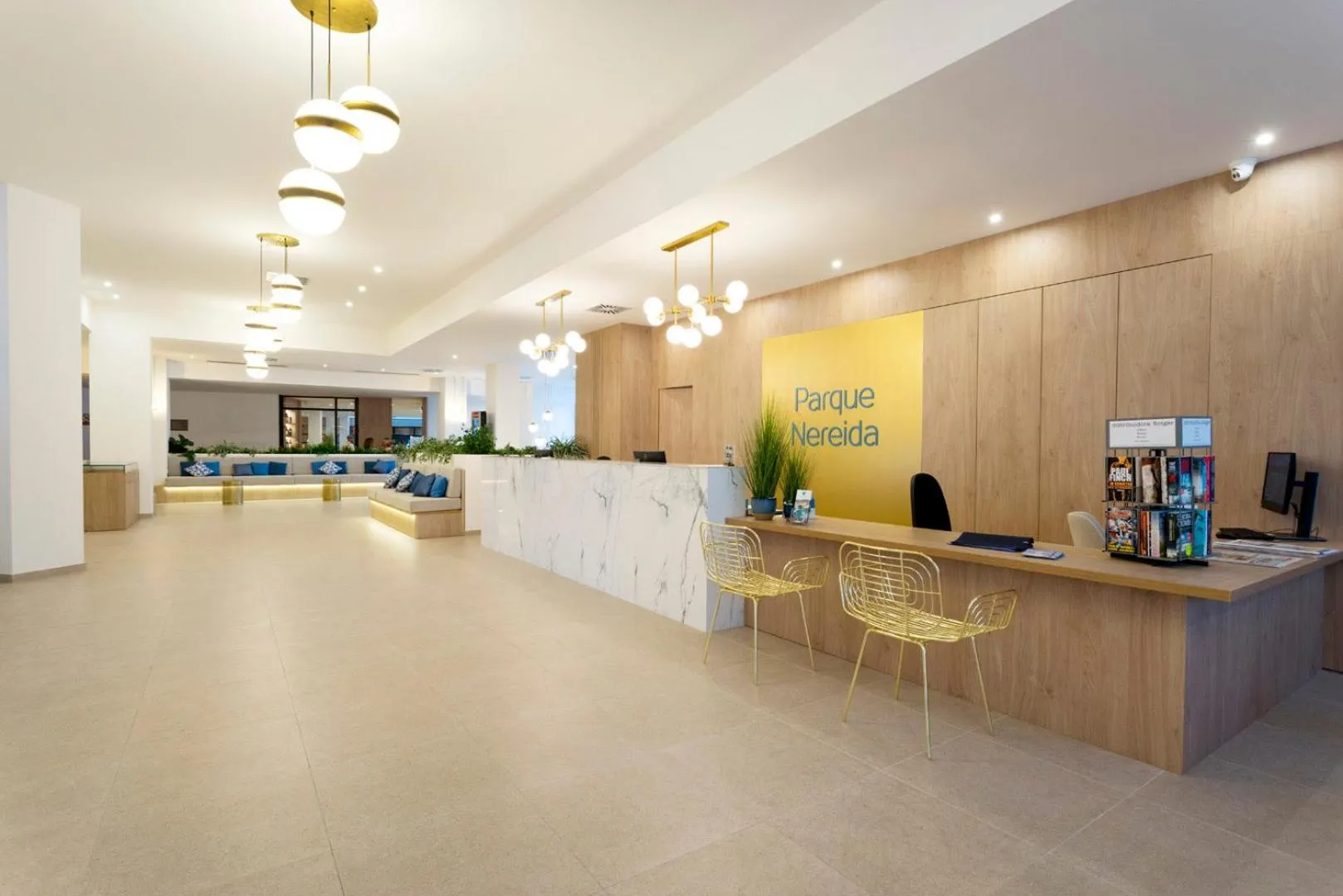 Lobby or reception in Parque Nereida Suites Hotel