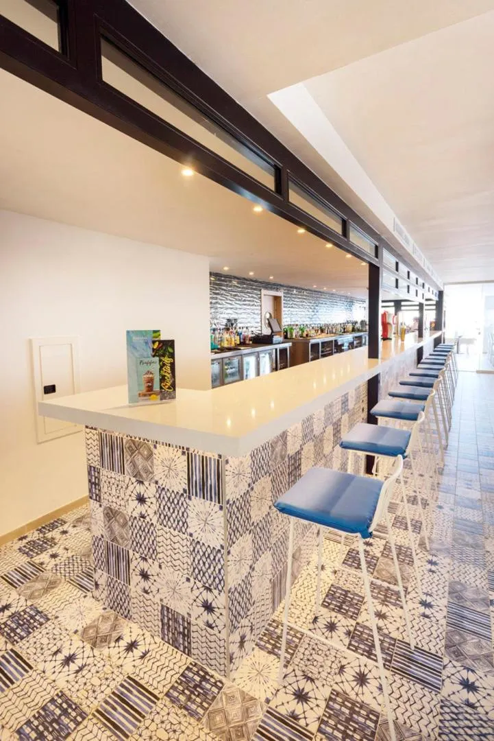 Lounge or bar in Parque Nereida Suites Hotel