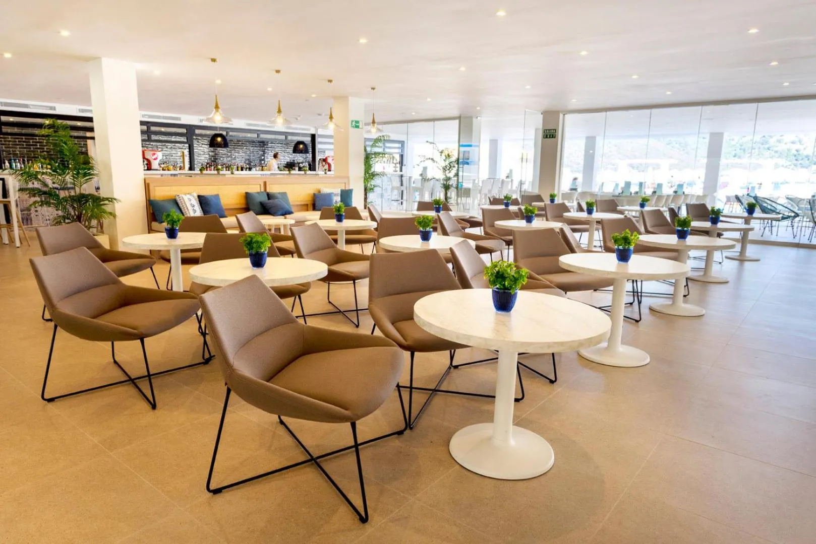 Lounge or bar in Parque Nereida Suites Hotel