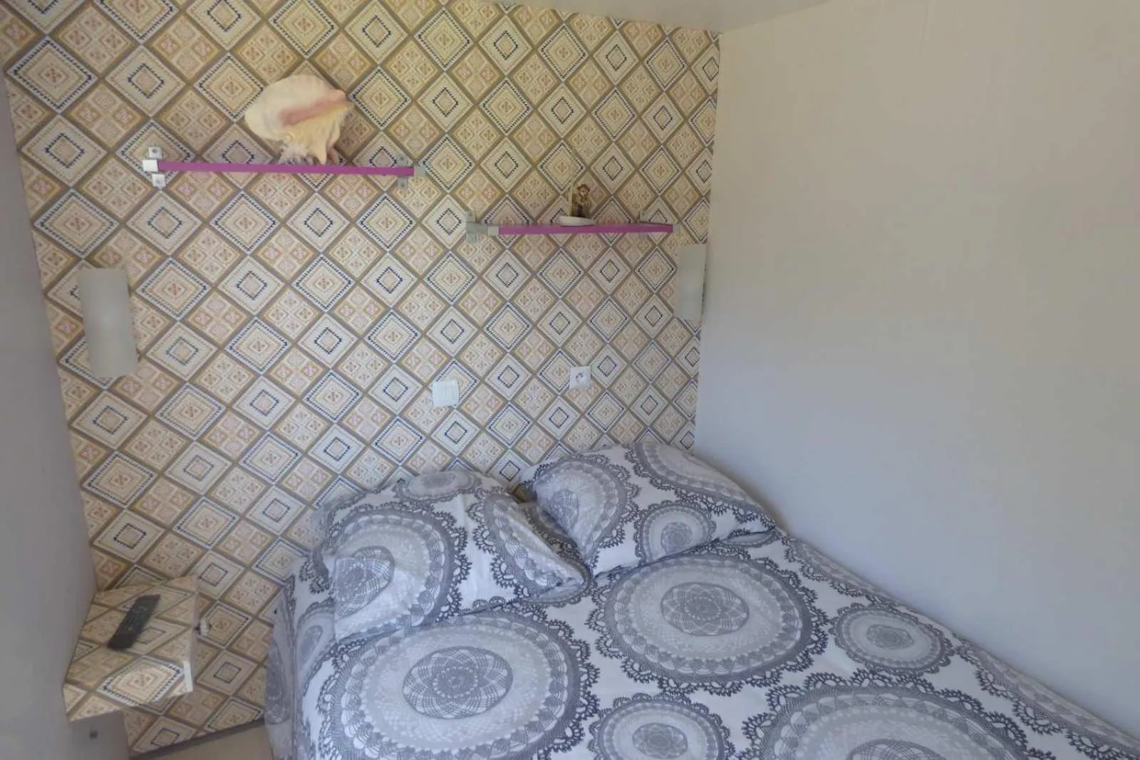 Bedroom, Bed in MAS MAURANE-Le Platane avec SPA privé aux portes d'ARLES