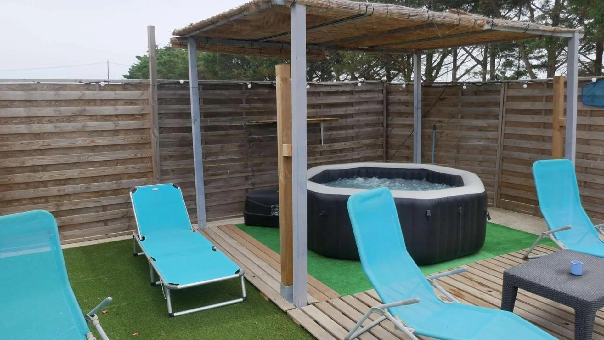 Hot Tub in MAS MAURANE-Le Platane avec SPA privé aux portes d'ARLES