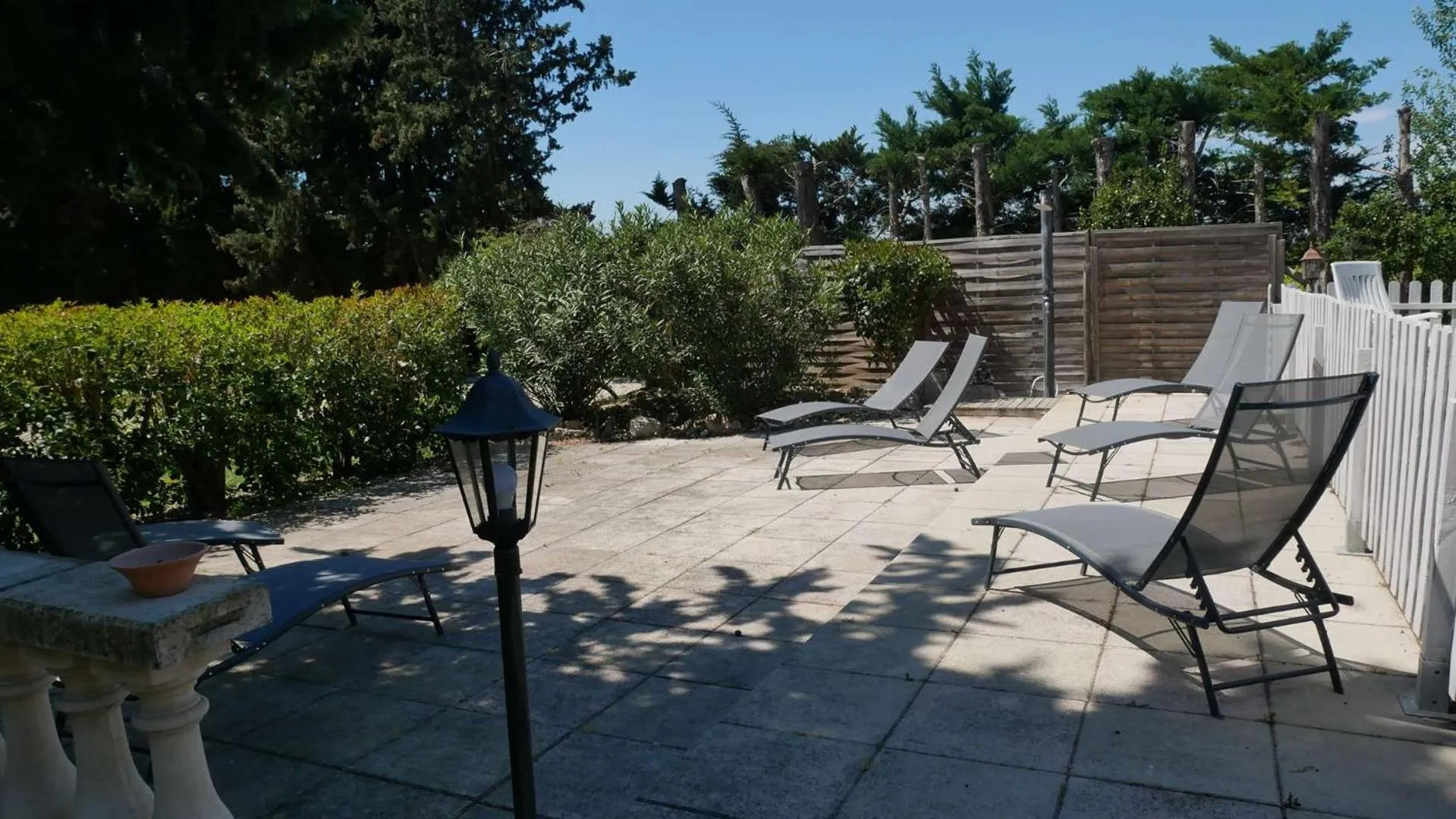 sunbed in MAS MAURANE-Le Platane avec SPA privé aux portes d'ARLES