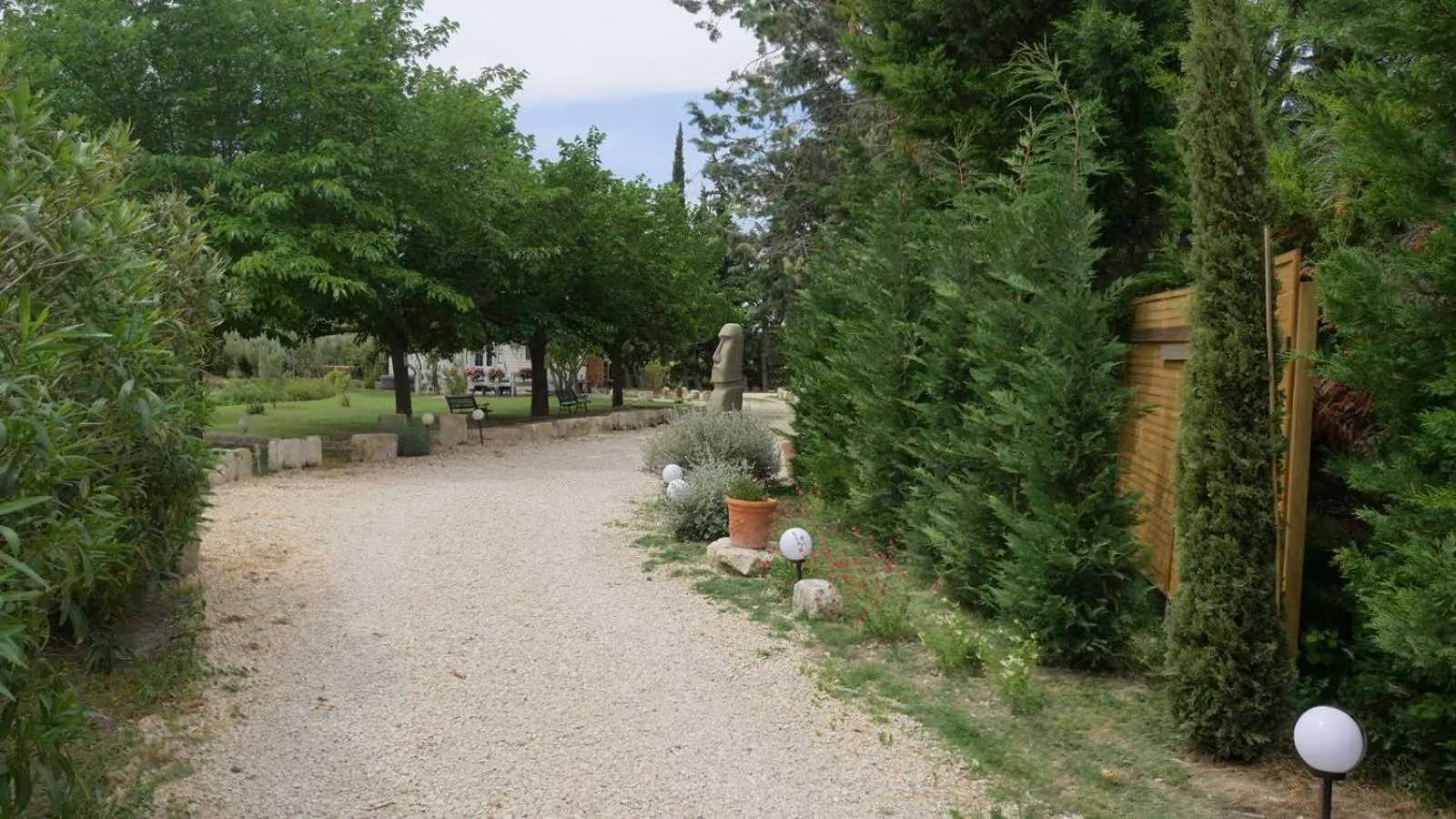 Garden view in MAS MAURANE-Le Platane avec SPA privé aux portes d'ARLES