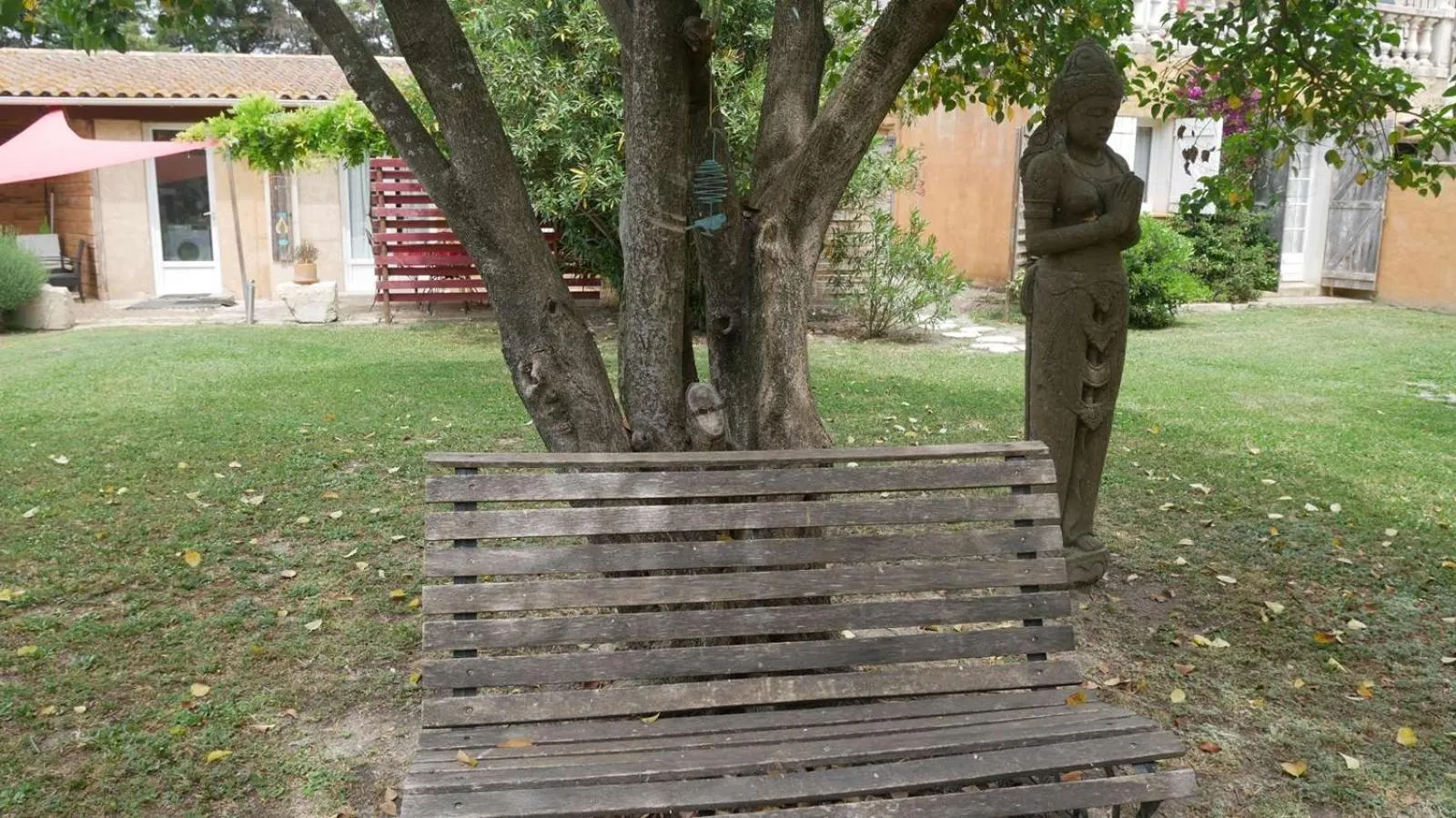 Garden in MAS MAURANE-Le Platane avec SPA privé aux portes d'ARLES