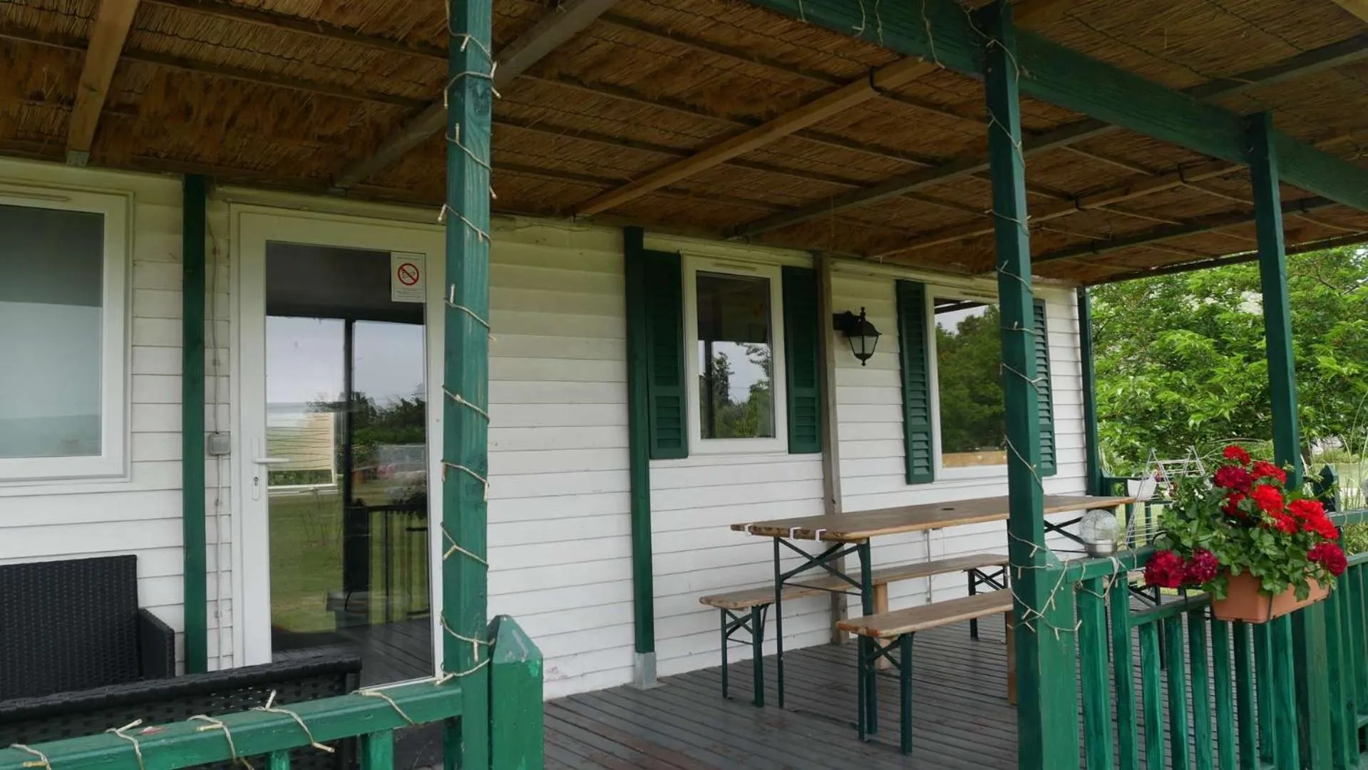 Balcony/Terrace in MAS MAURANE-Le Platane avec SPA privé aux portes d'ARLES
