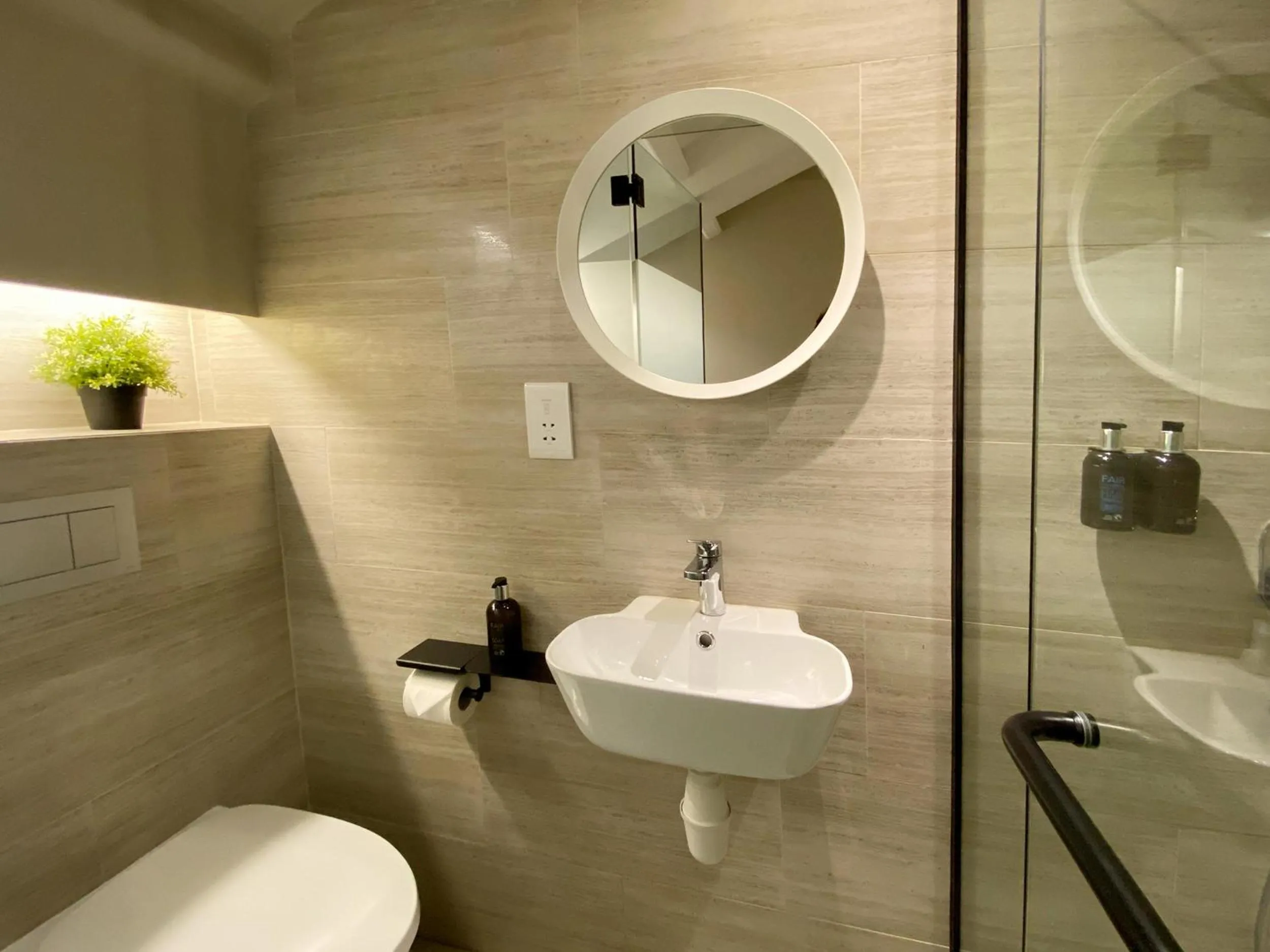 Shower in ST Signature Jalan Besar, DAYUSE, 5 Hours, 10AM-3PM