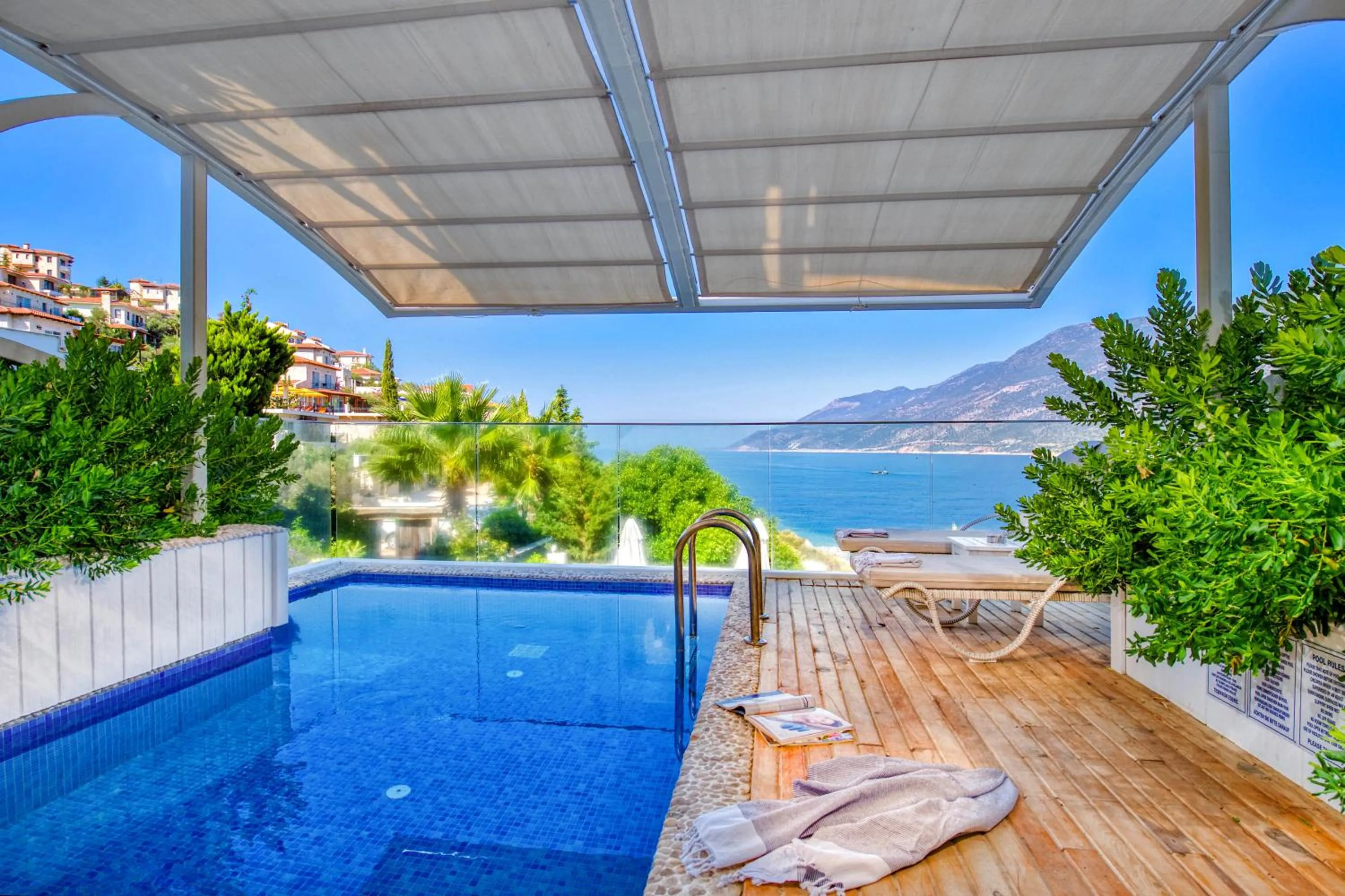 Patio in Peninsula Gardens Hotel