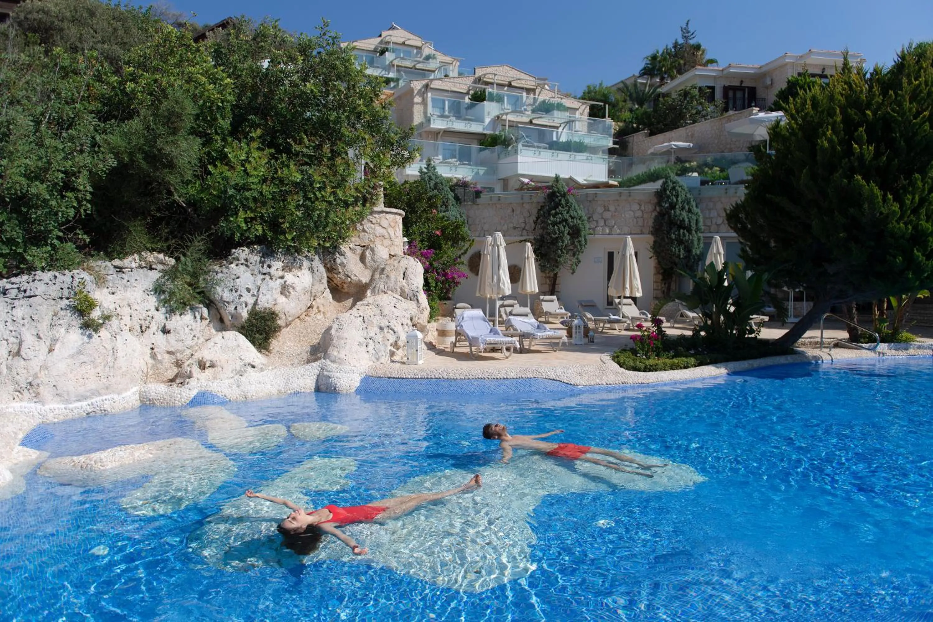 Swimming pool in Peninsula Gardens Hotel