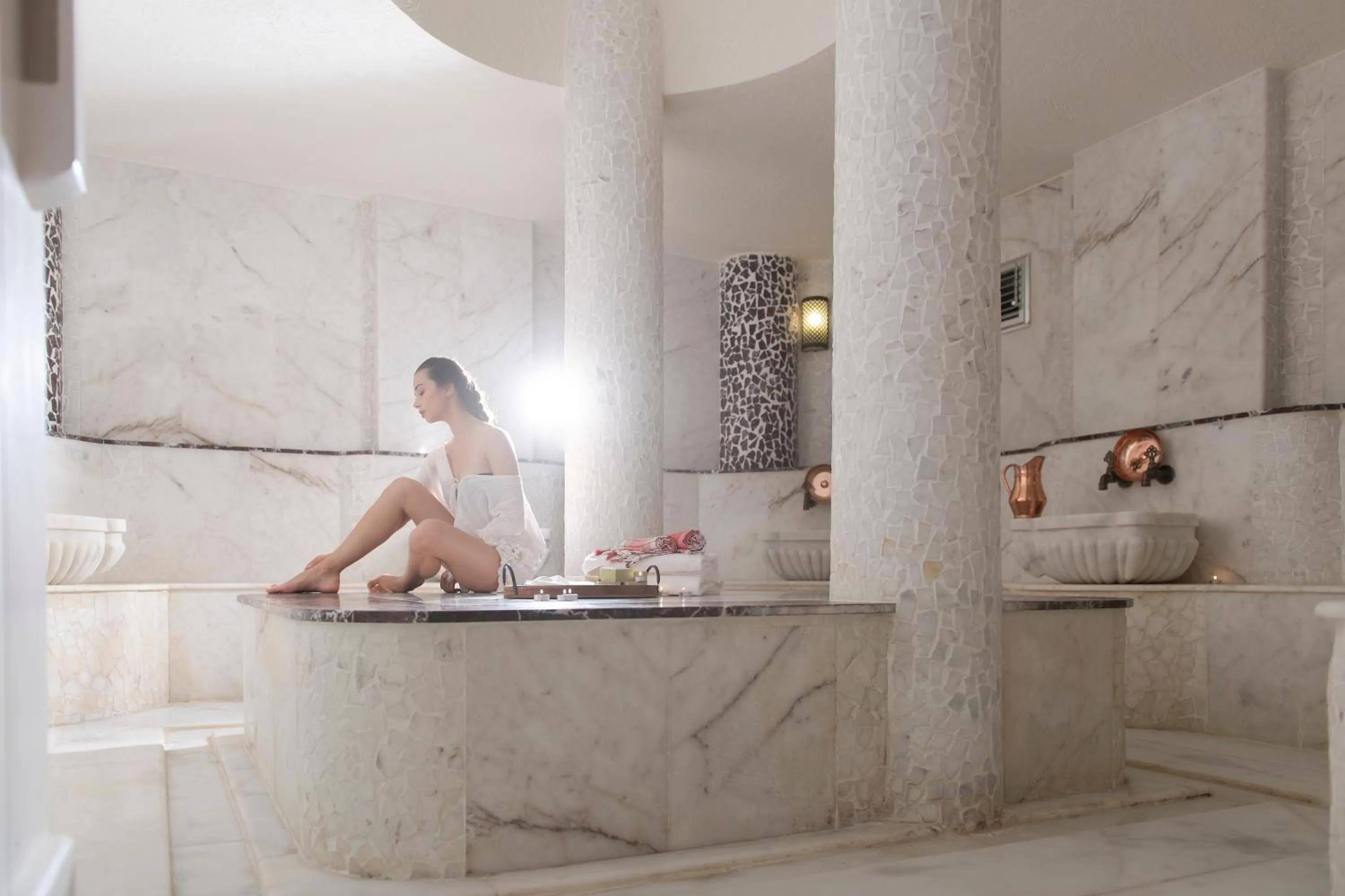 Public Bath in Peninsula Gardens Hotel
