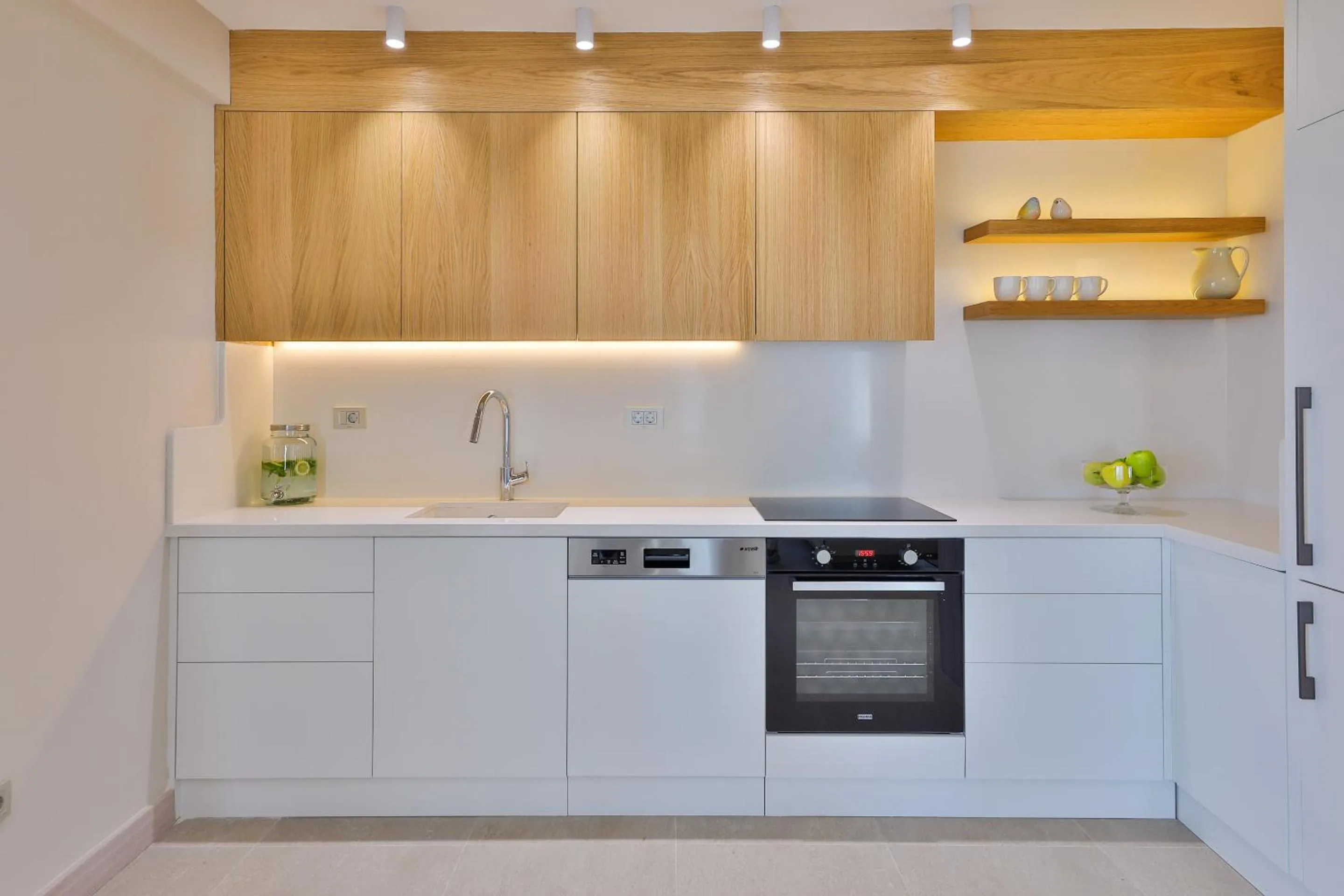 Kitchen or kitchenette in Peninsula Gardens Hotel