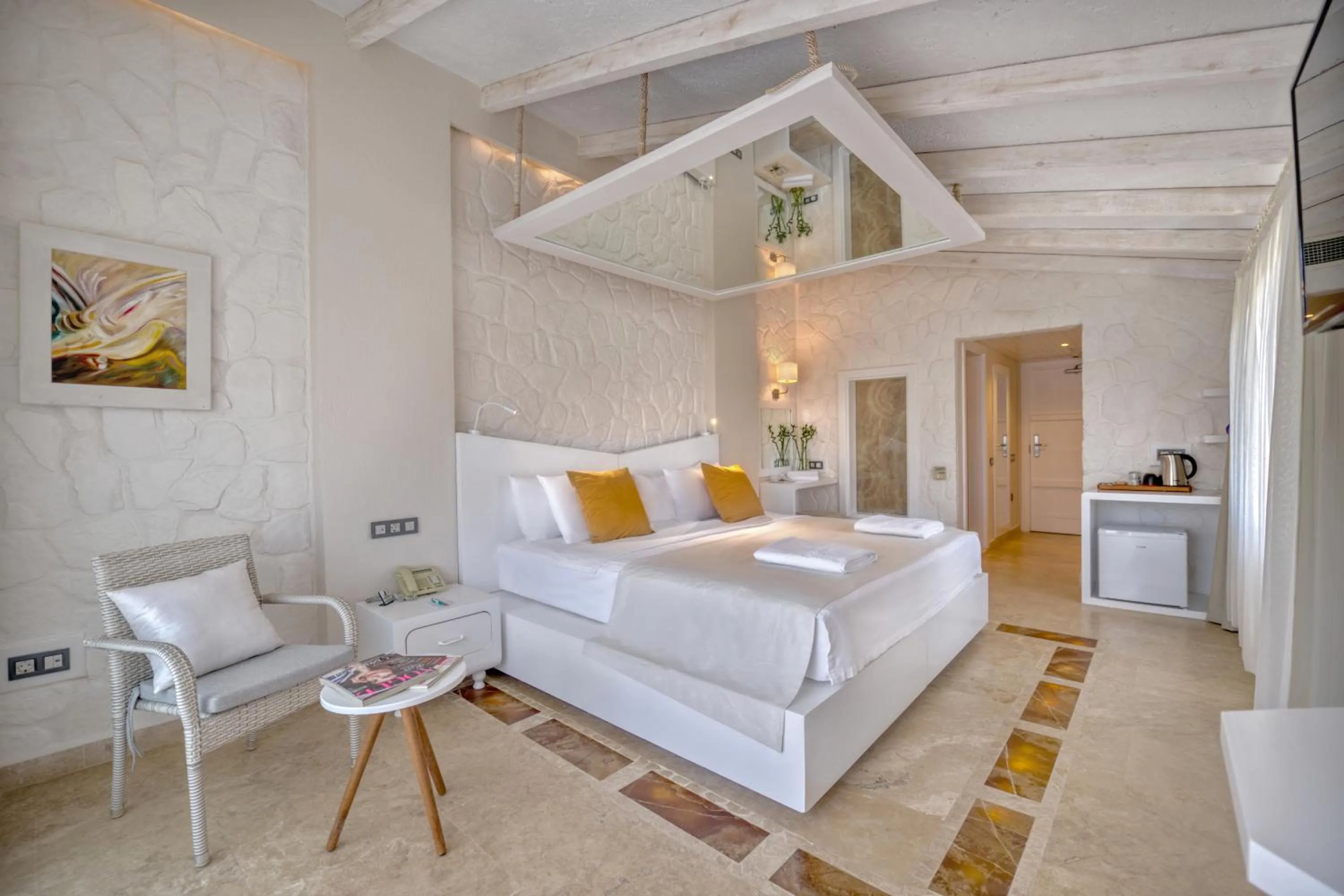 Photo of the whole room, Bed in Peninsula Gardens Hotel