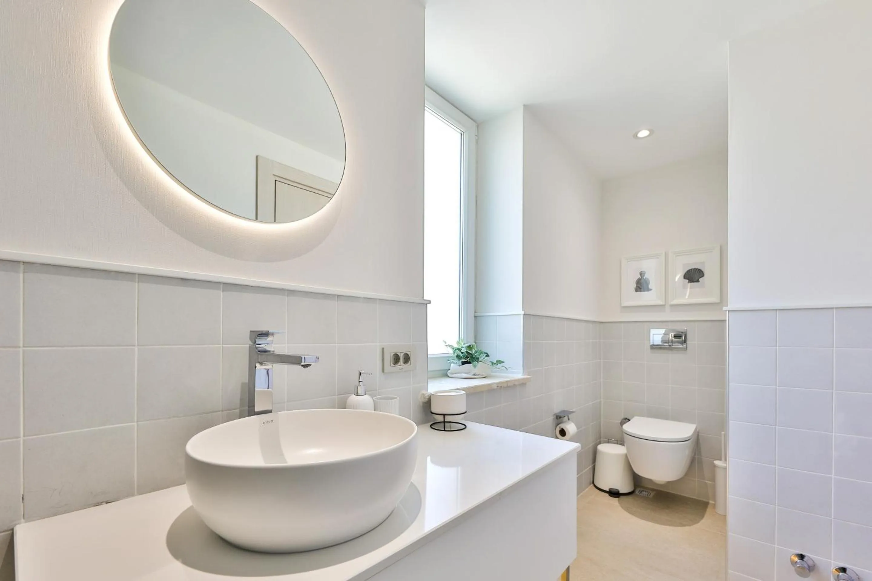 Bathroom in Peninsula Gardens Hotel