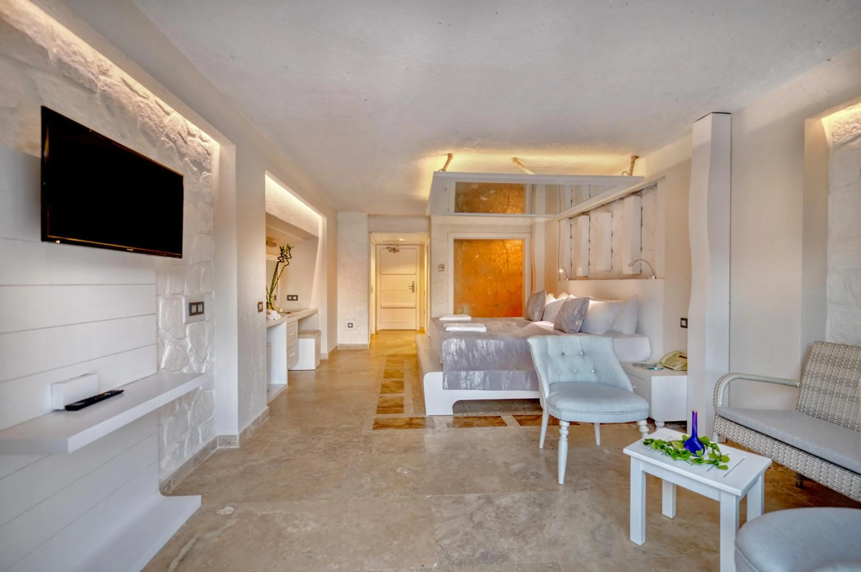 Photo of the whole room in Peninsula Gardens Hotel