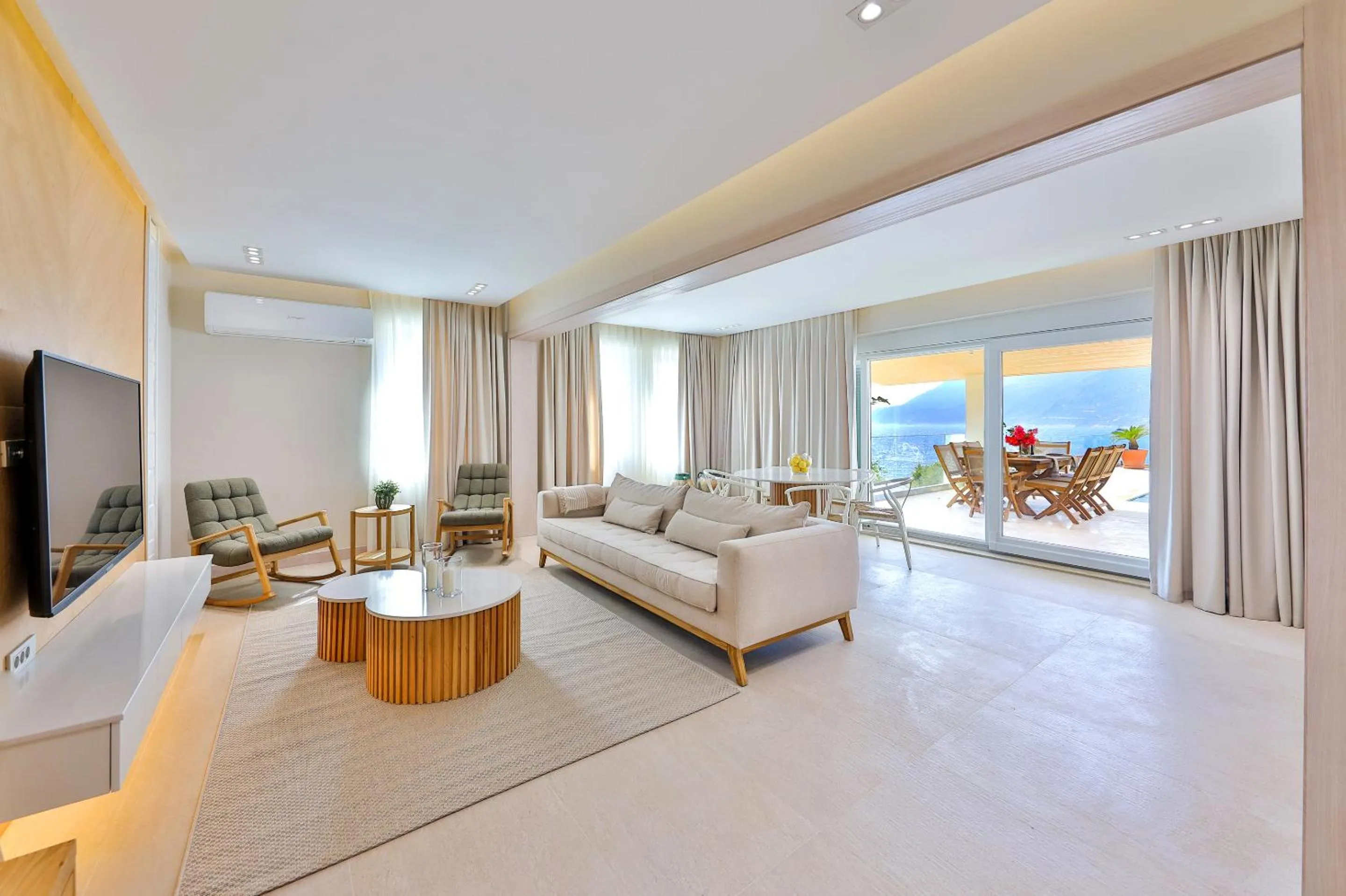 Living room in Peninsula Gardens Hotel