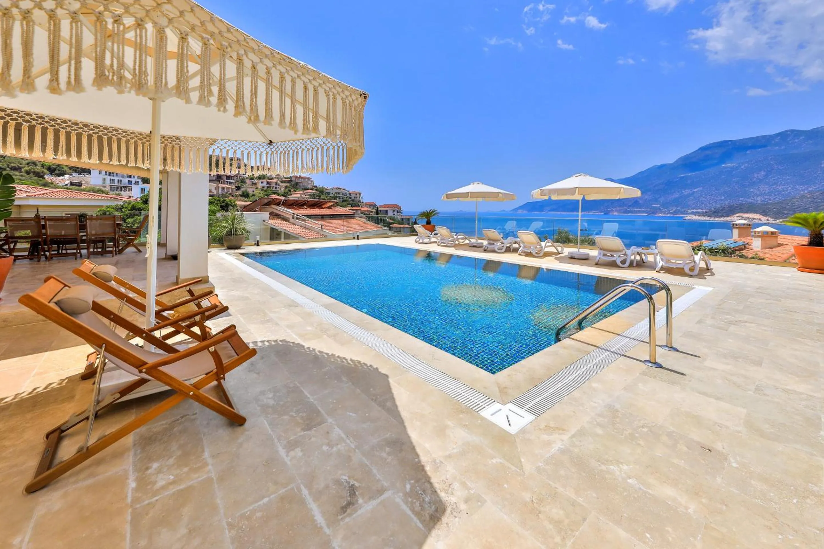 Pool view in Peninsula Gardens Hotel