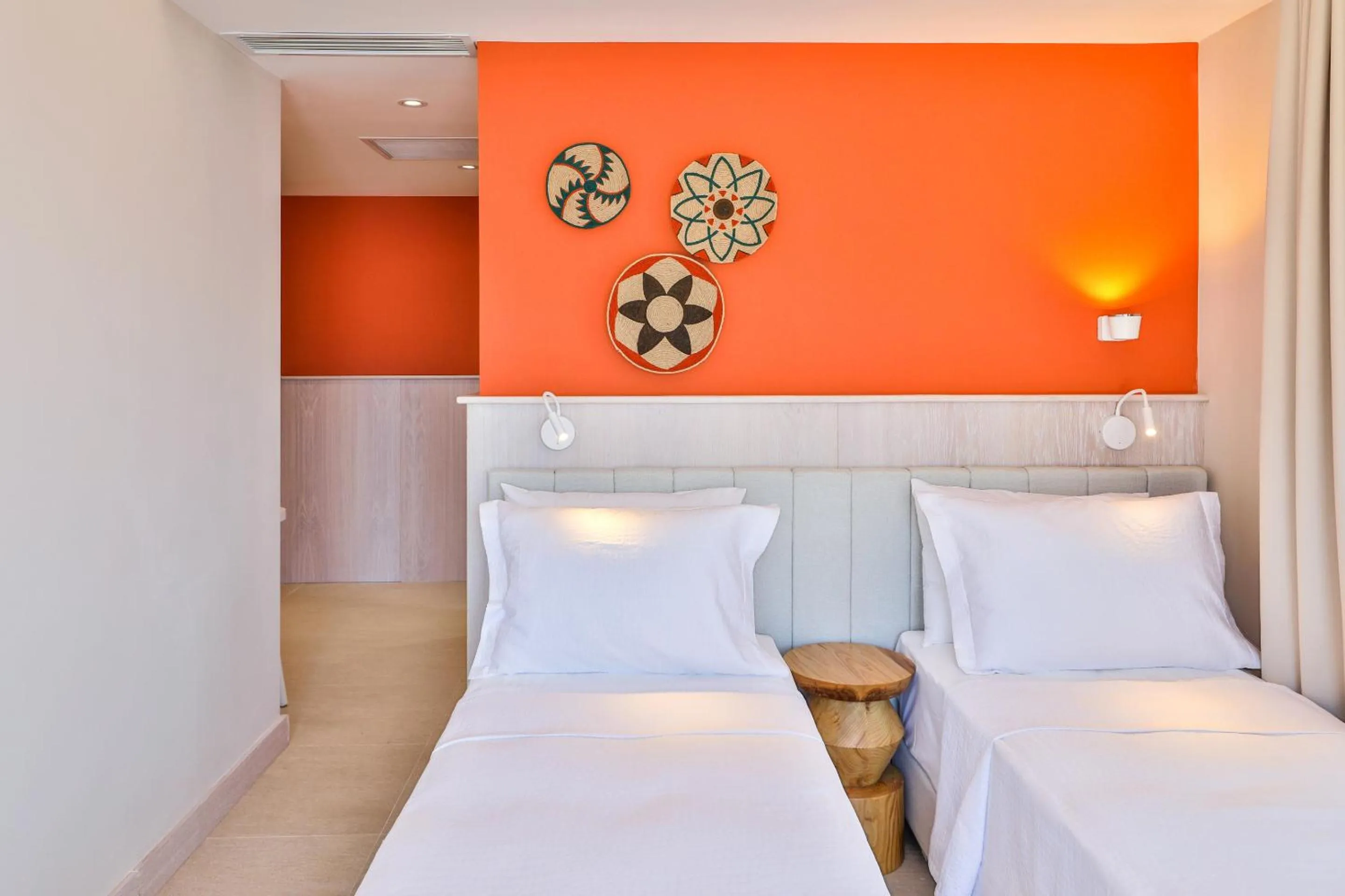 Bed in Peninsula Gardens Hotel