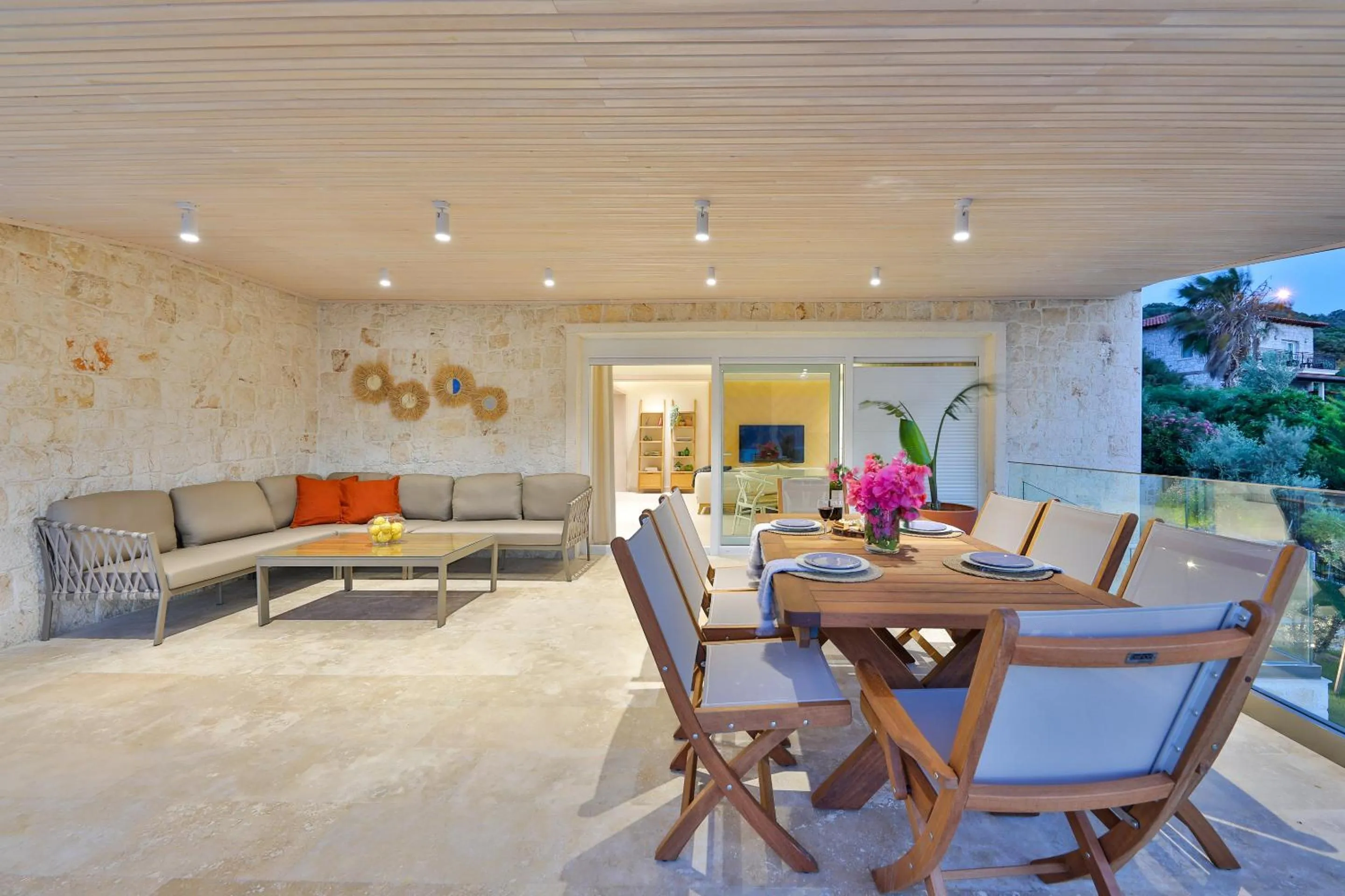 Seating area in Peninsula Gardens Hotel