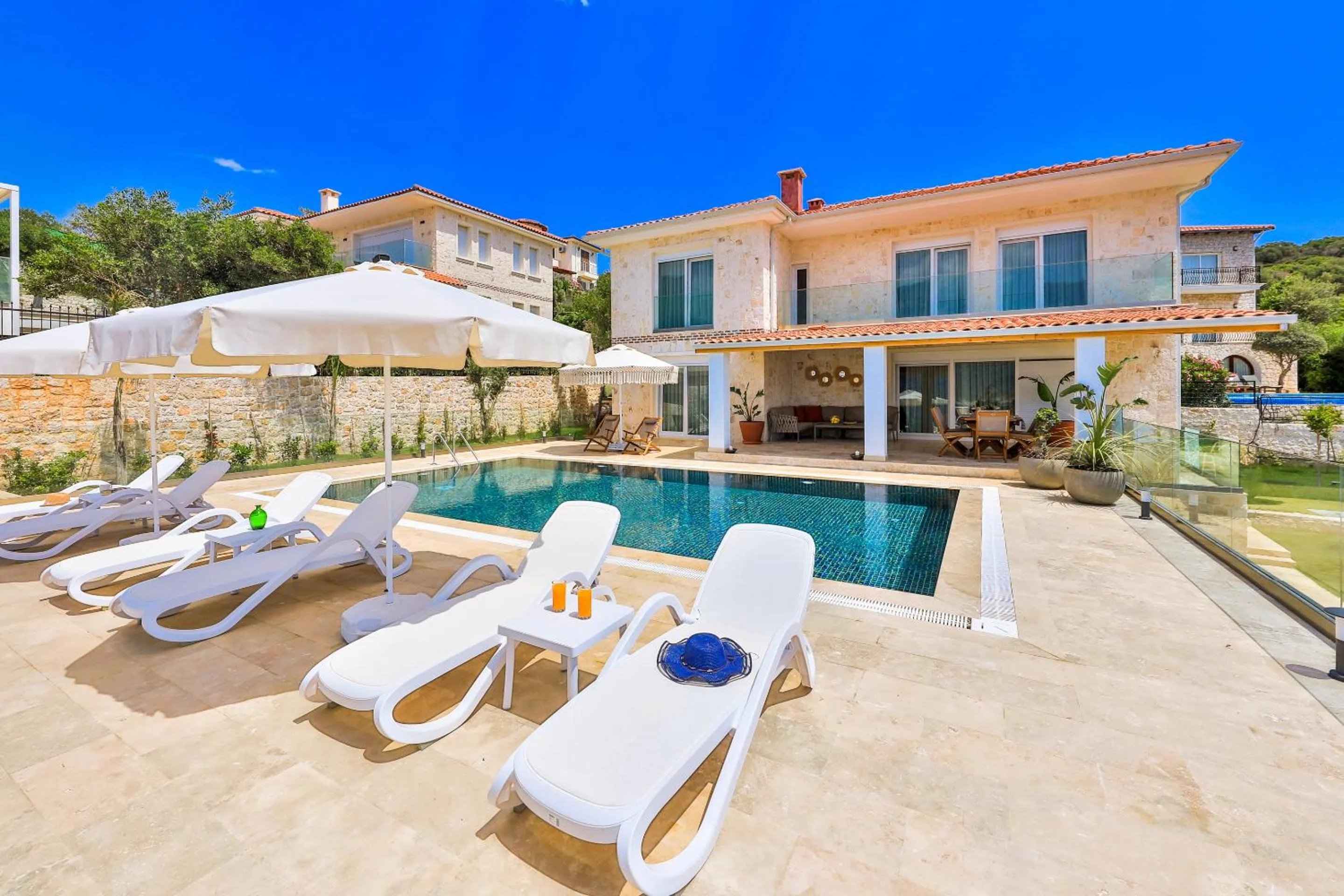 Property building in Peninsula Gardens Hotel