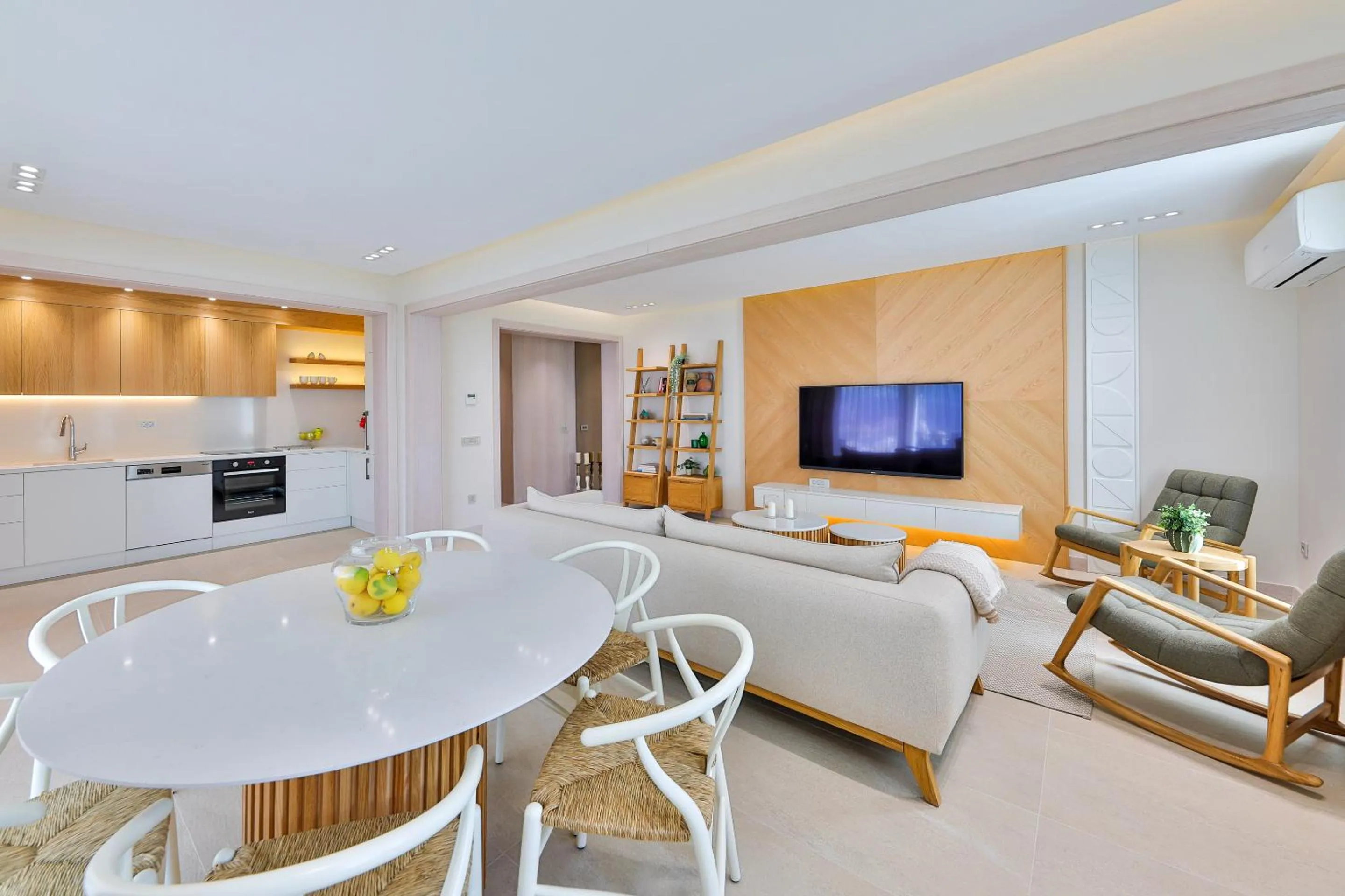 Living room in Peninsula Gardens Hotel