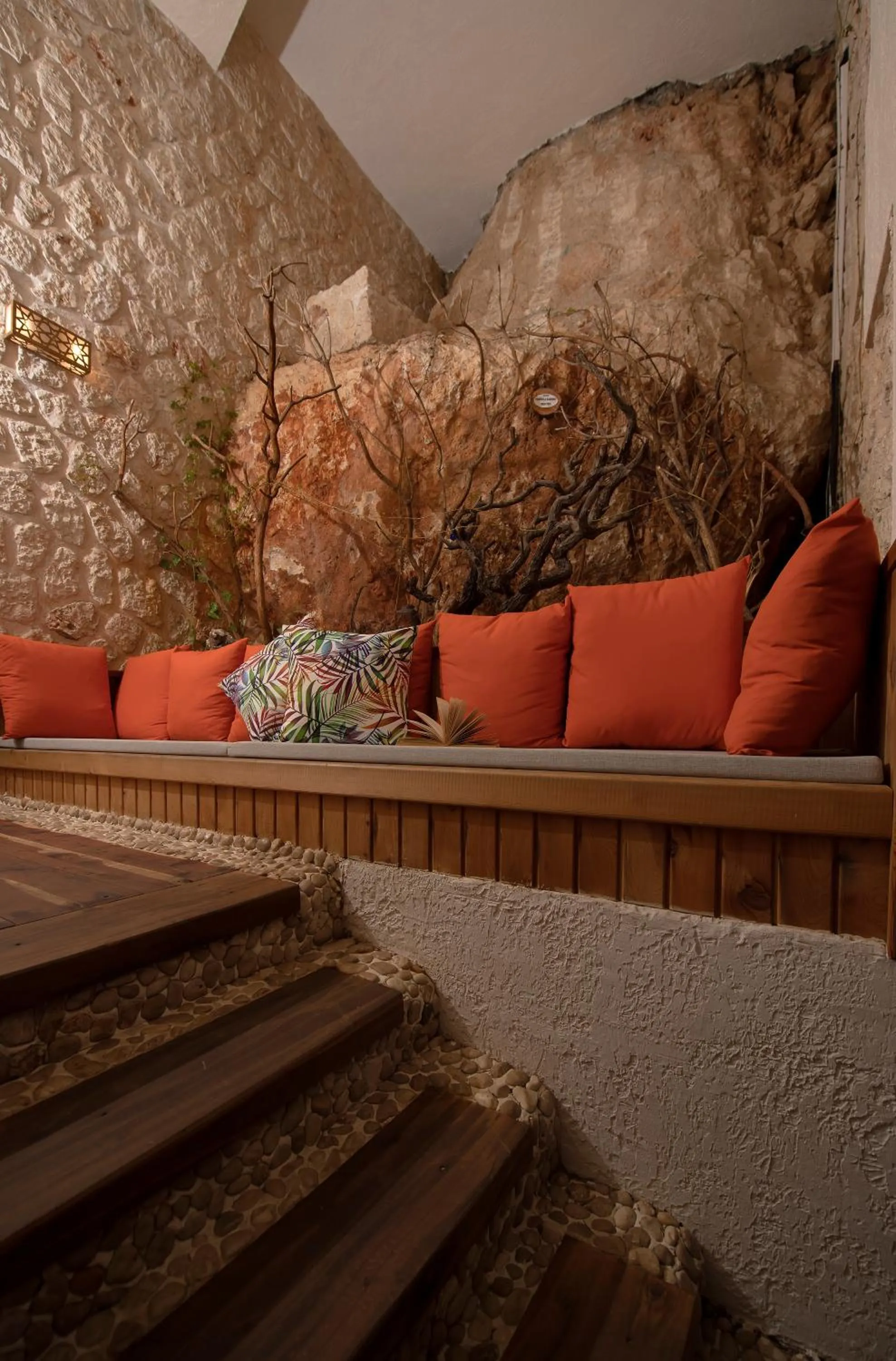 Seating area in Peninsula Gardens Hotel