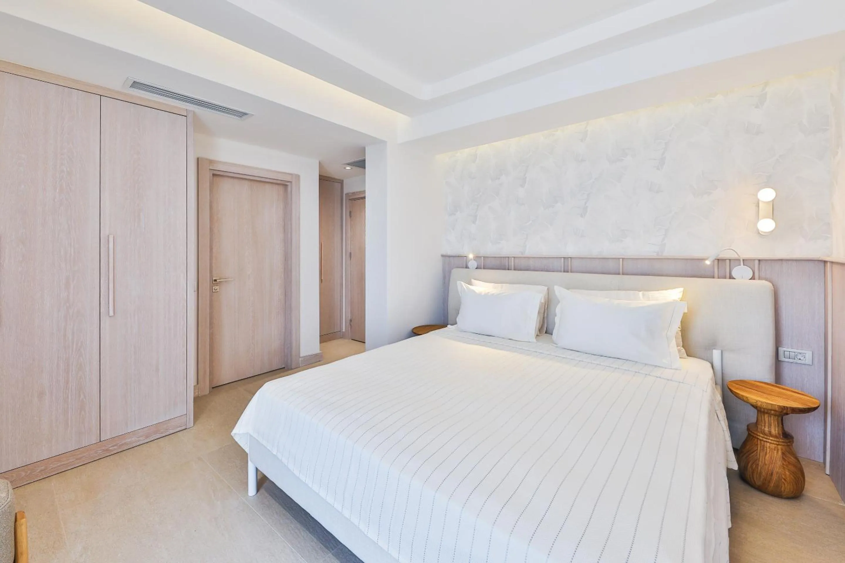 Bedroom, Bed in Peninsula Gardens Hotel