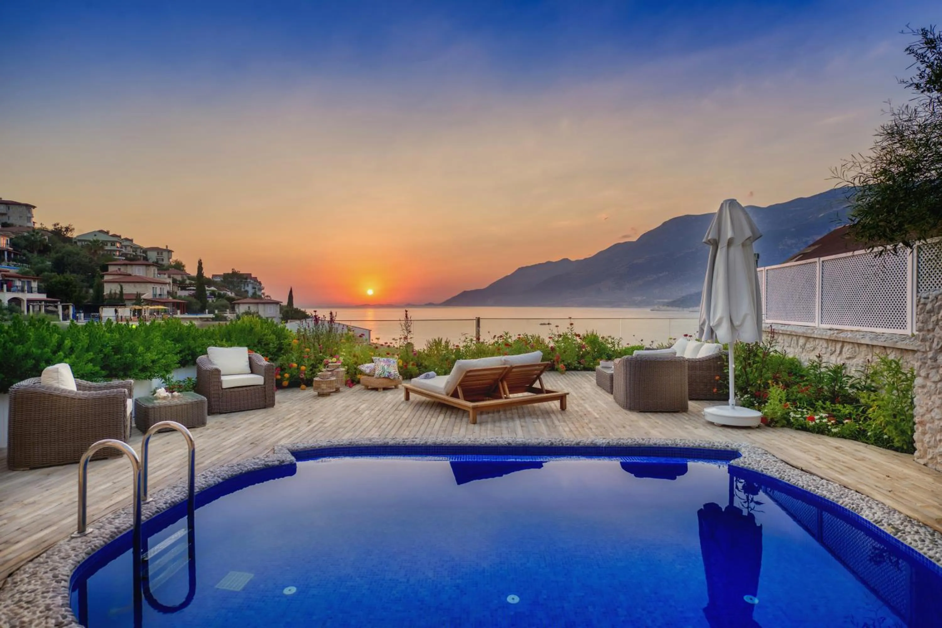 Balcony/Terrace in Peninsula Gardens Hotel