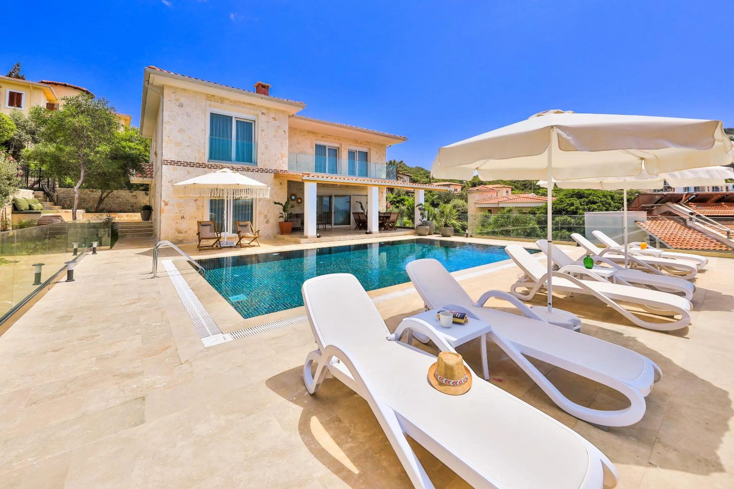 Property building in Peninsula Gardens Hotel