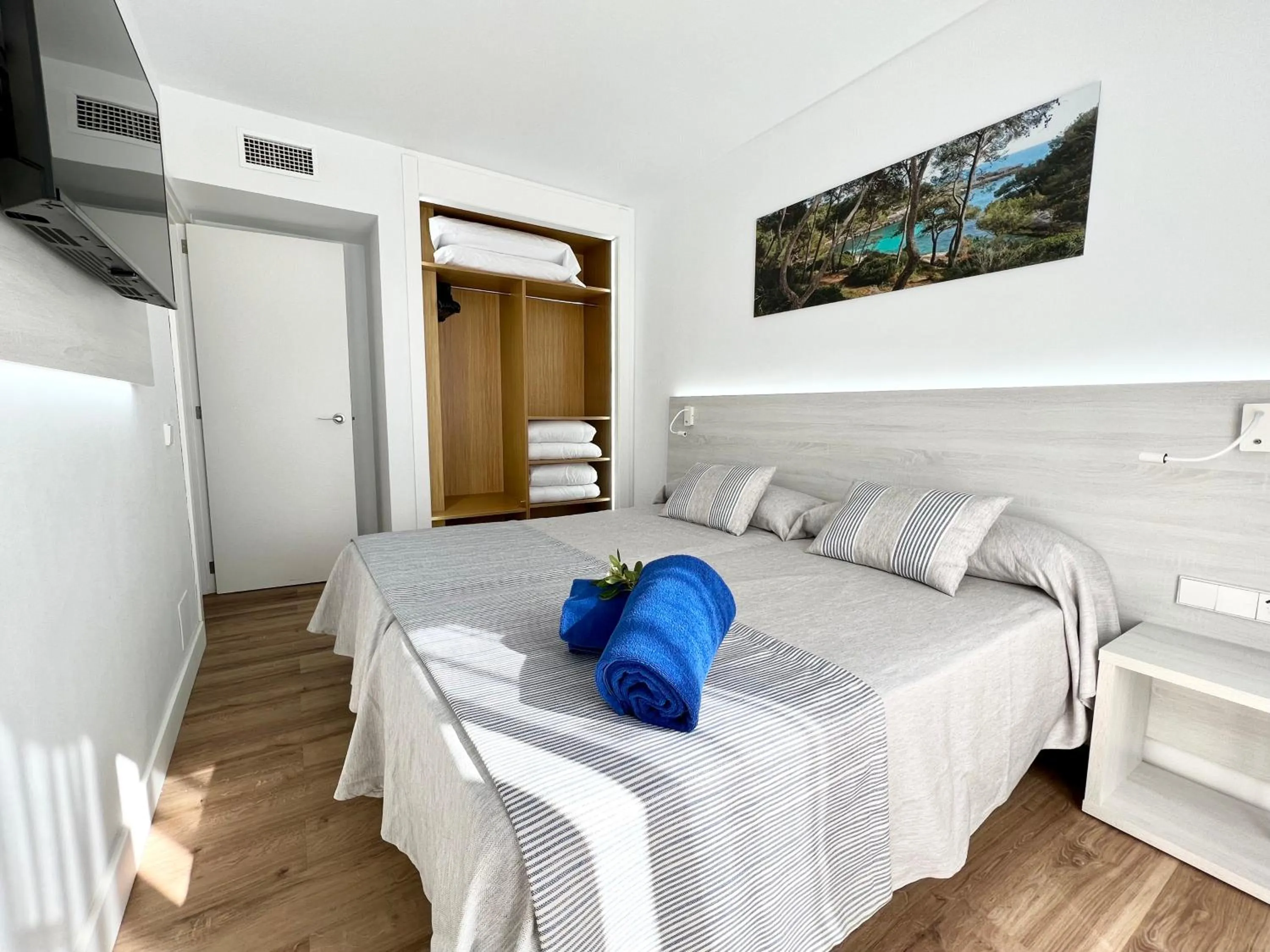 Photo of the whole room, Bed in Aparthotel Ciudad Laurel