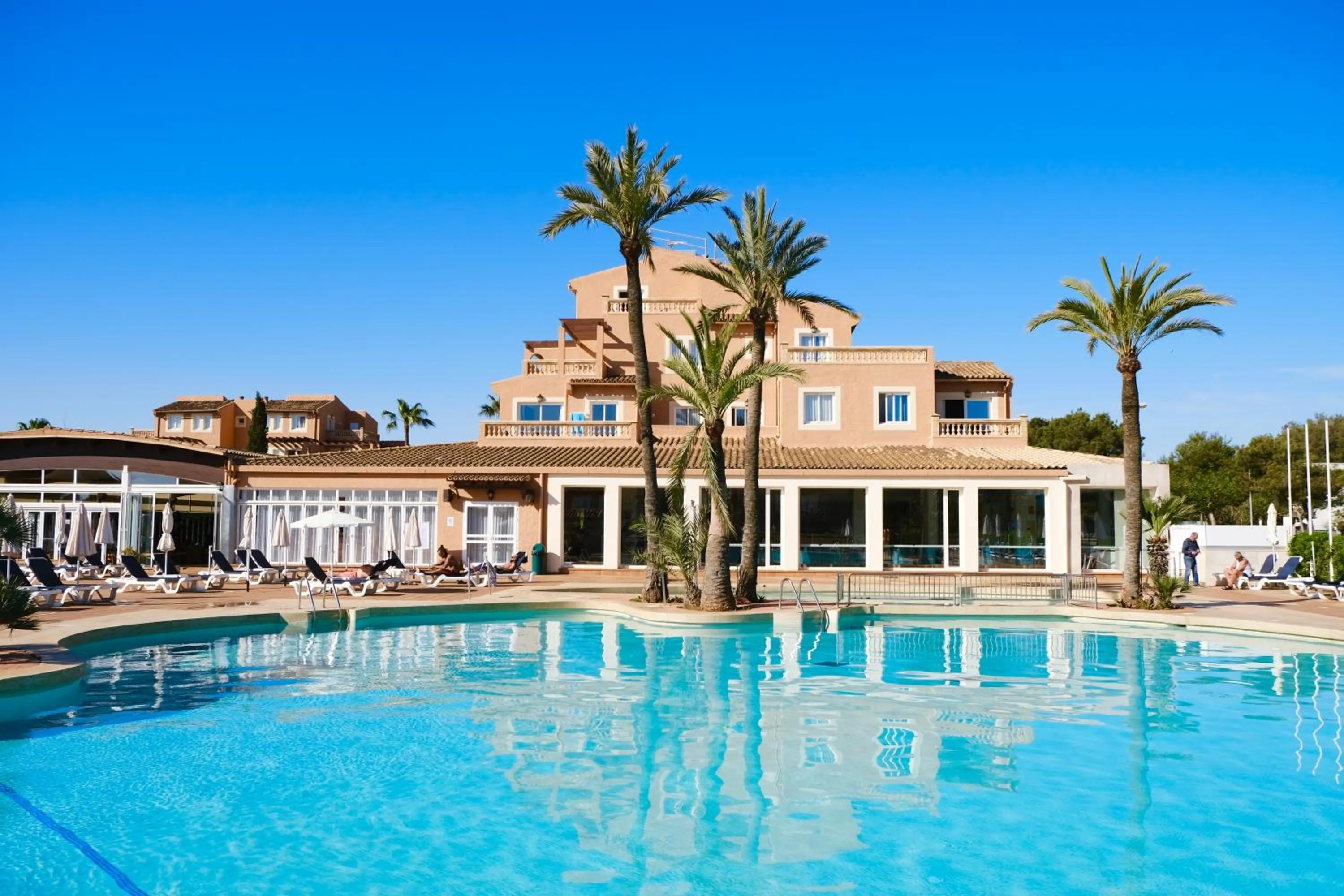 Swimming pool in Aparthotel Ciudad Laurel