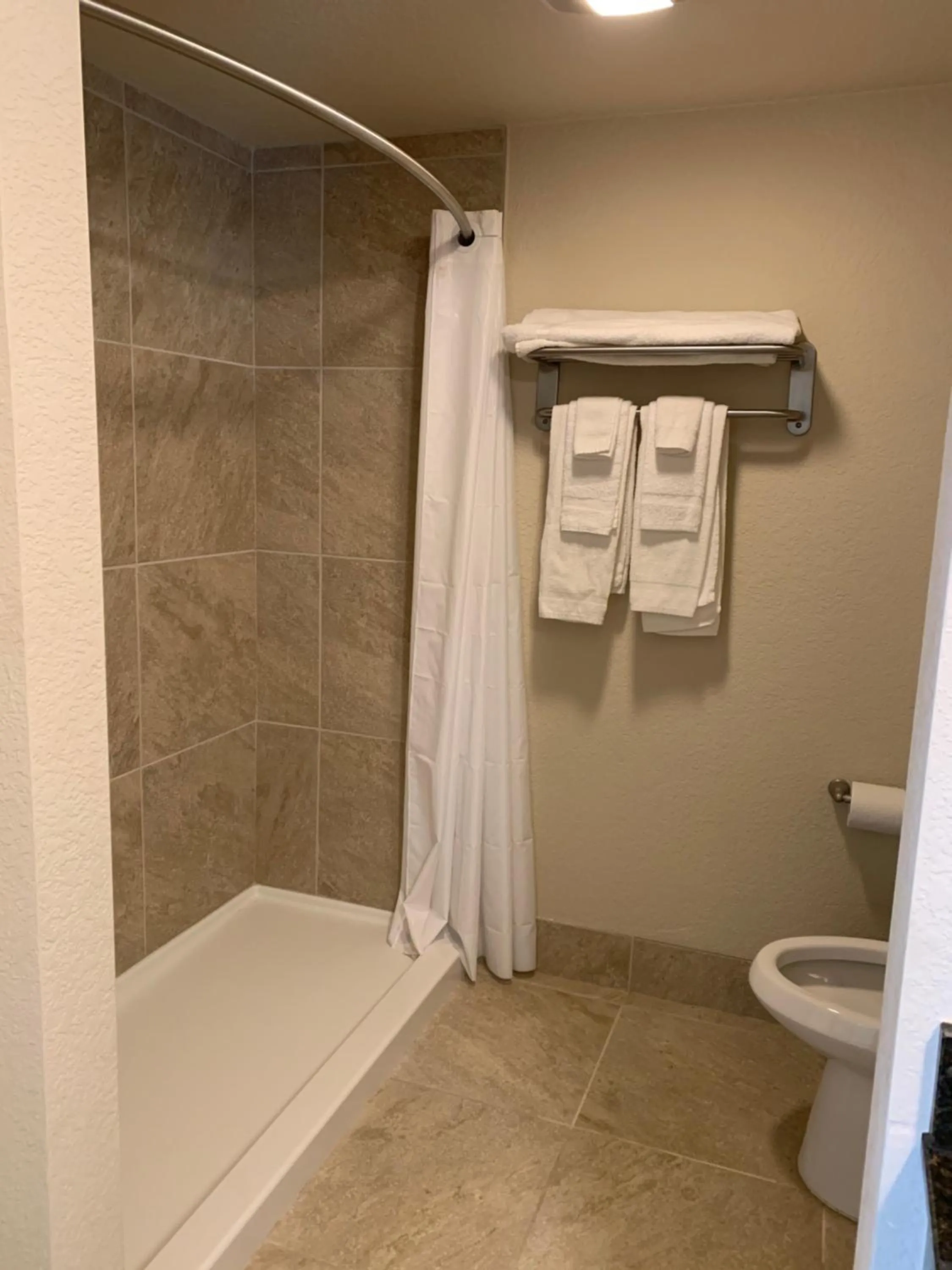 Shower in Apple Valley Hotel & Lodge