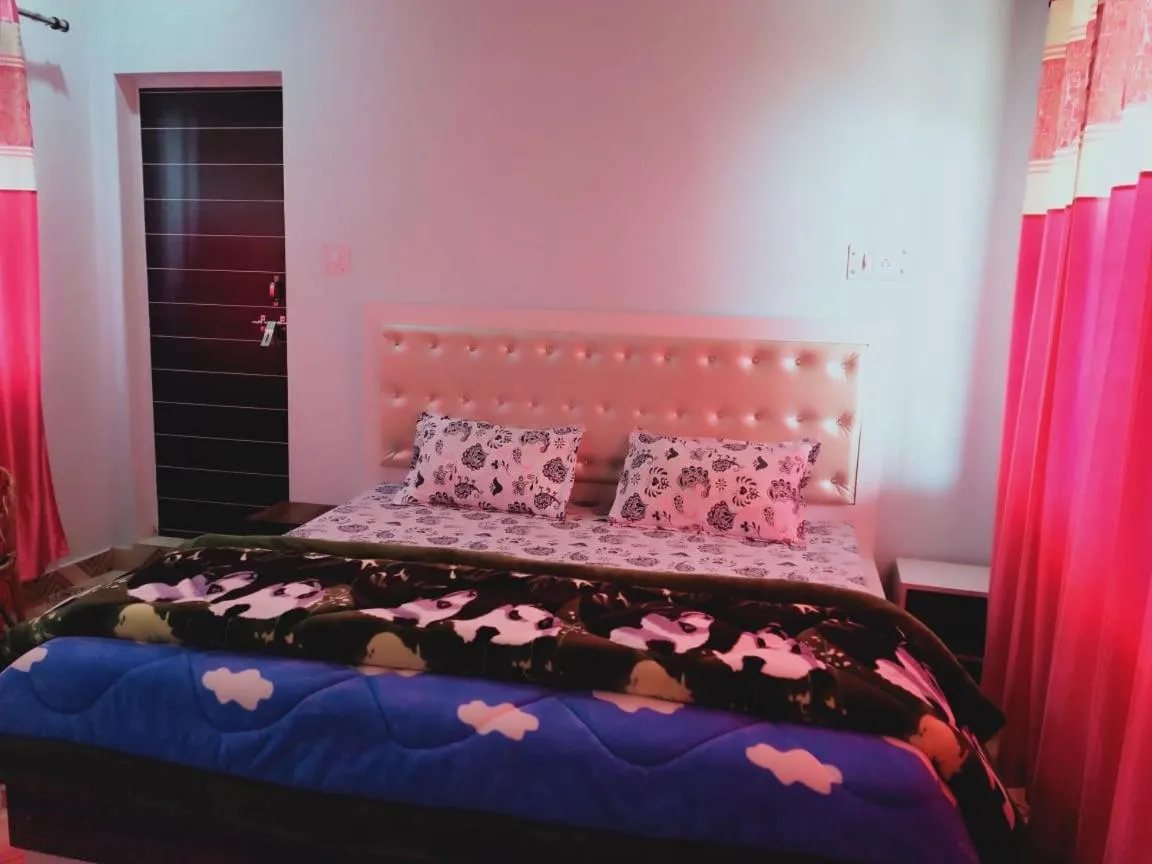 Bed in Pahadi Ghar Homestay