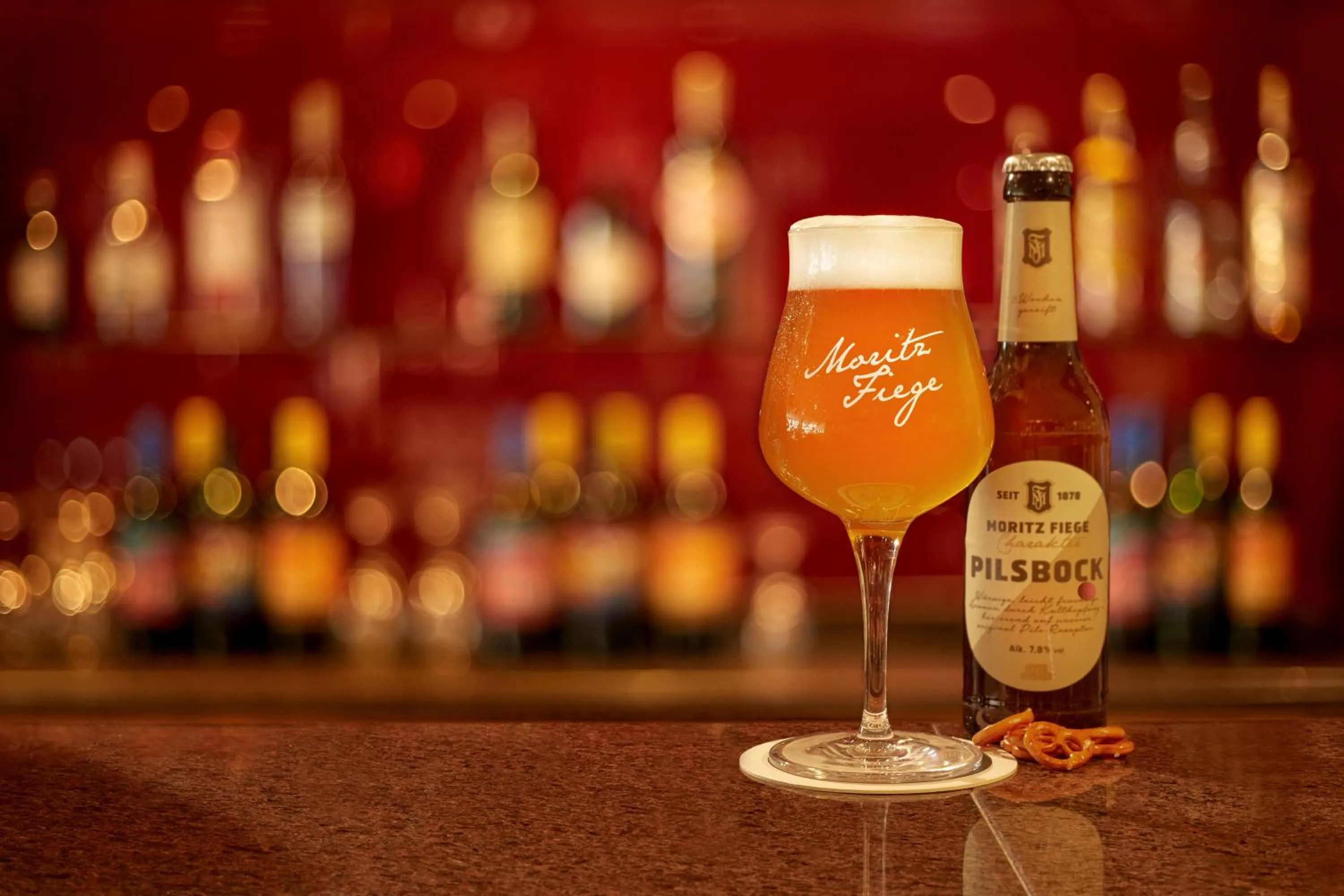 Lounge or bar in H+ Hotel Bochum