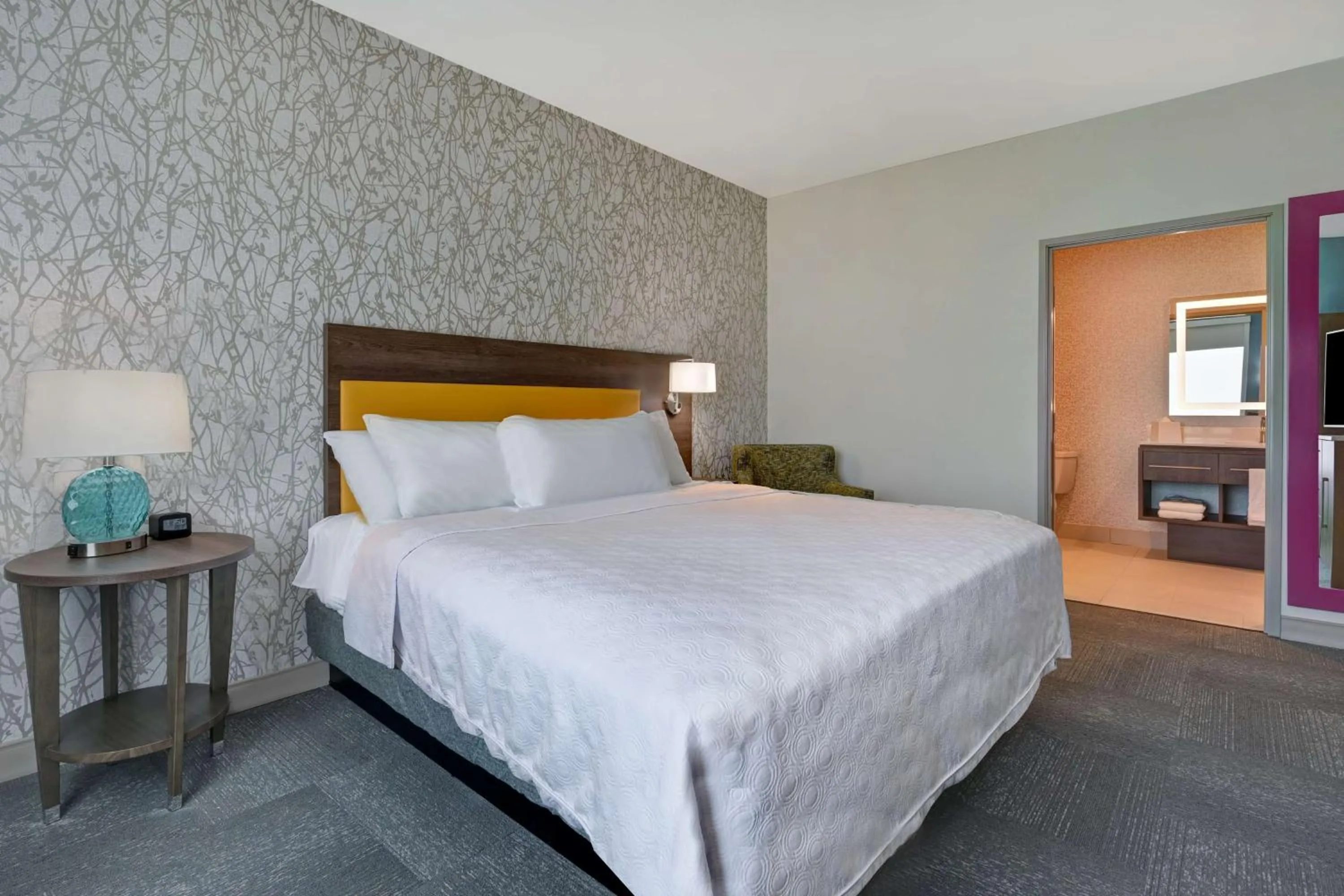 Bed in Home2 Suites Corpus Christi Southeast, Tx