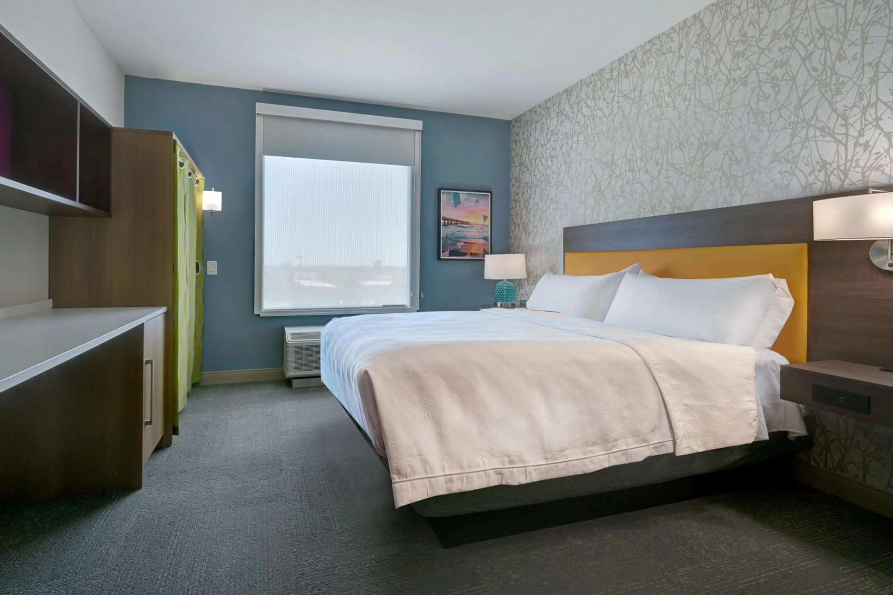 Bed in Home2 Suites Corpus Christi Southeast, Tx