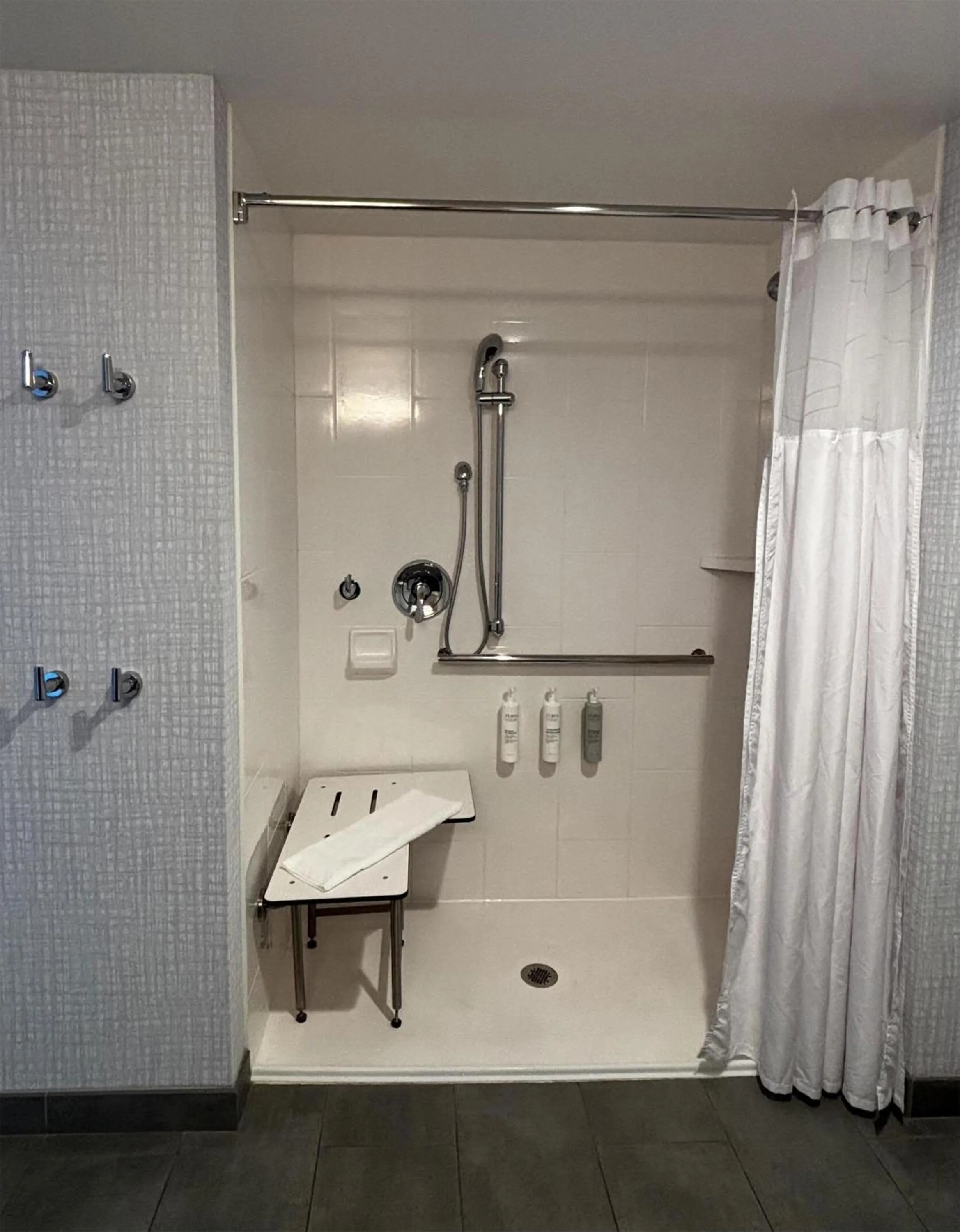 Bathroom in Hampton Inn & Suites Erie Bayfront