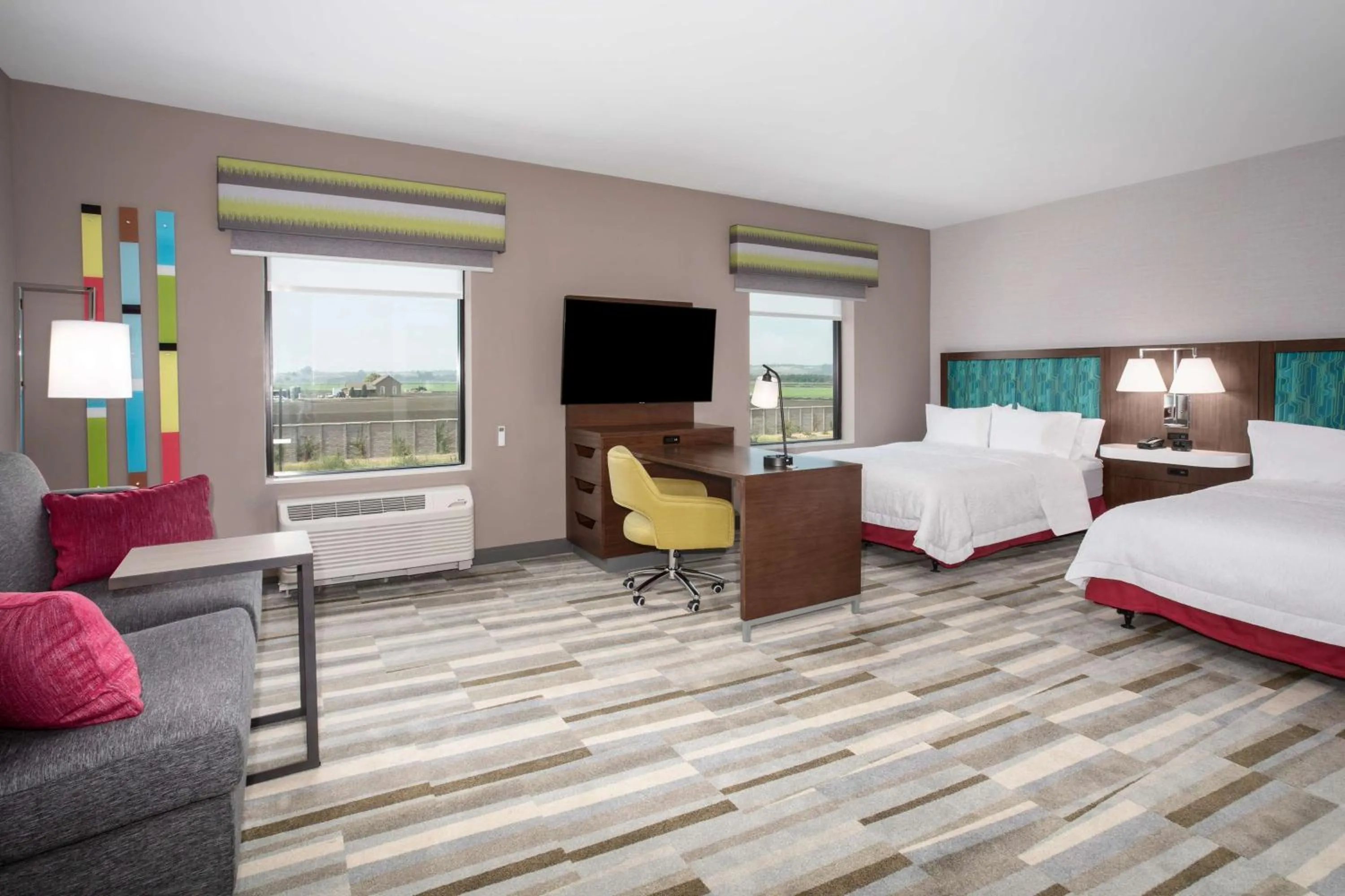 Bedroom, Bed in Hampton Inn & Suites Watsonville