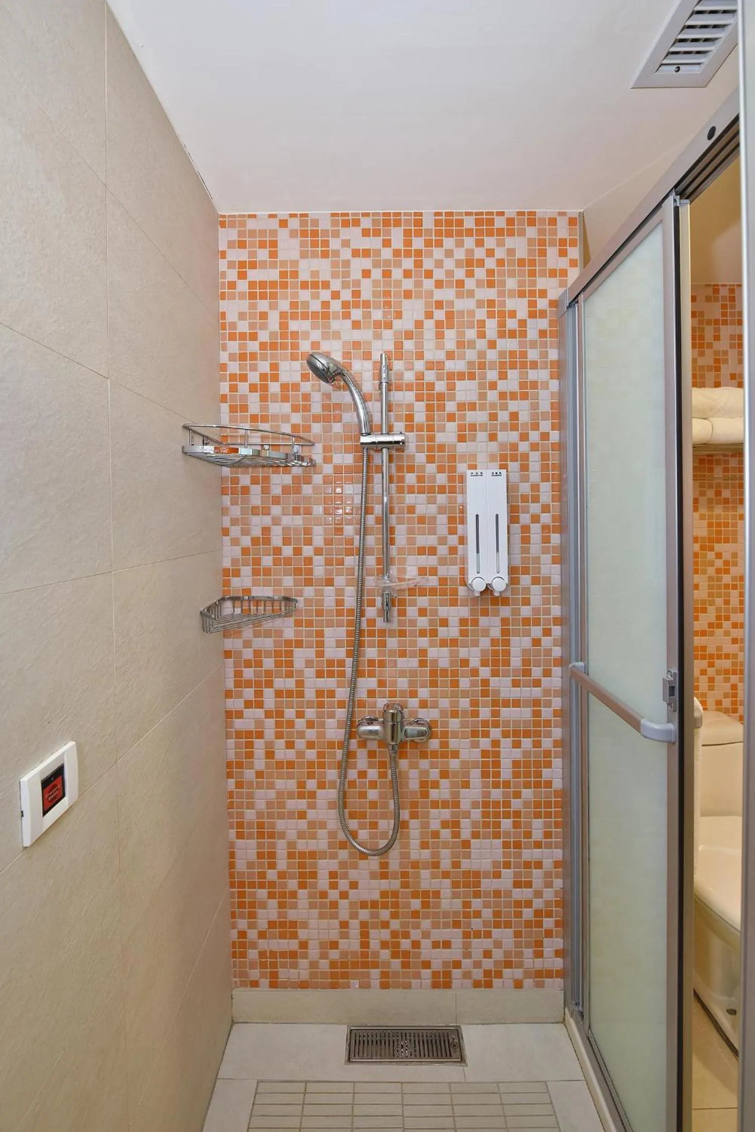 Shower in Fullon Poshtel Kenting