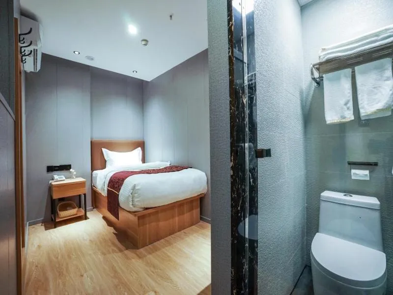 Bed in Green Alliance Baoshan Shanghai University Qihua Road Metro Station