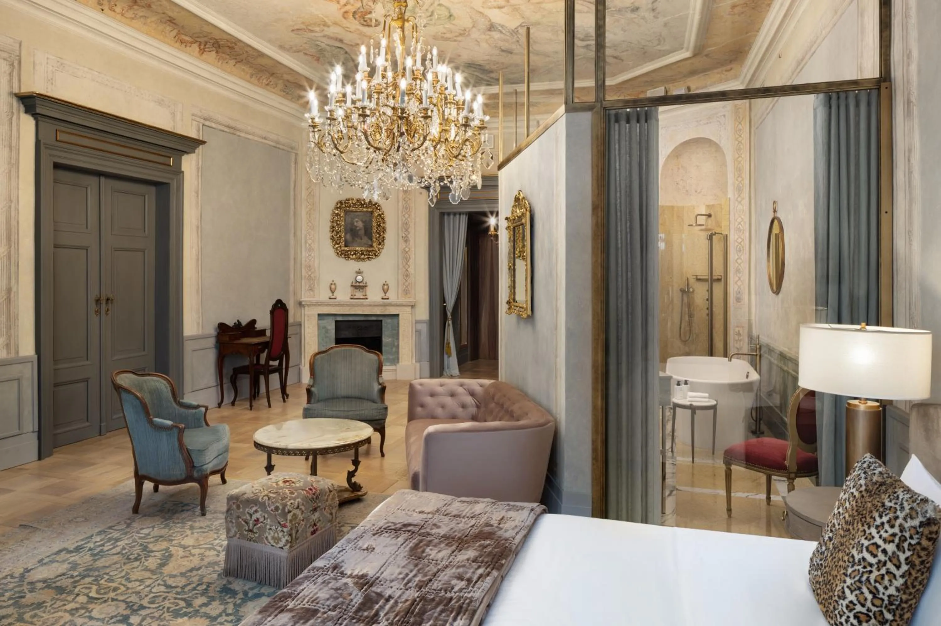 View (from property/room), Bed in H15 Palace, a Luxury Collection Hotel, Krakow