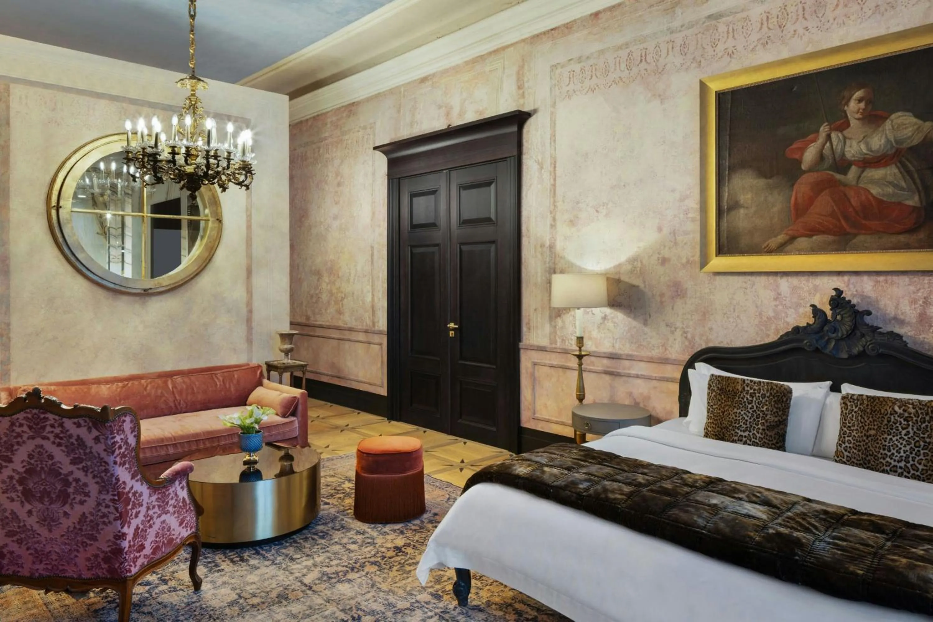 Photo of the whole room in H15 Palace, a Luxury Collection Hotel, Krakow