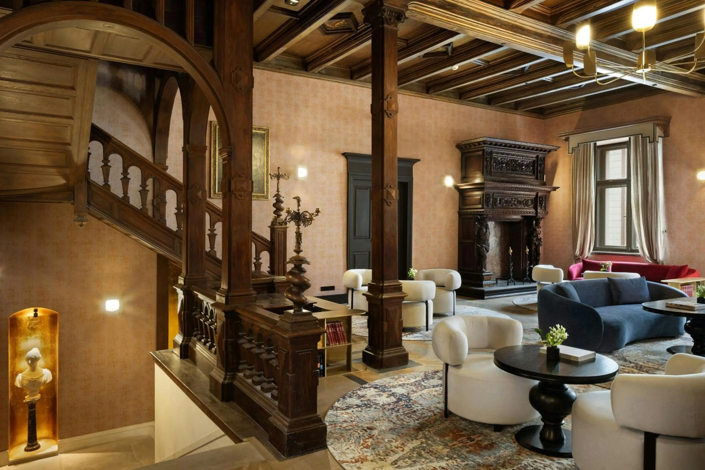 Lounge or bar in H15 Palace, a Luxury Collection Hotel, Krakow