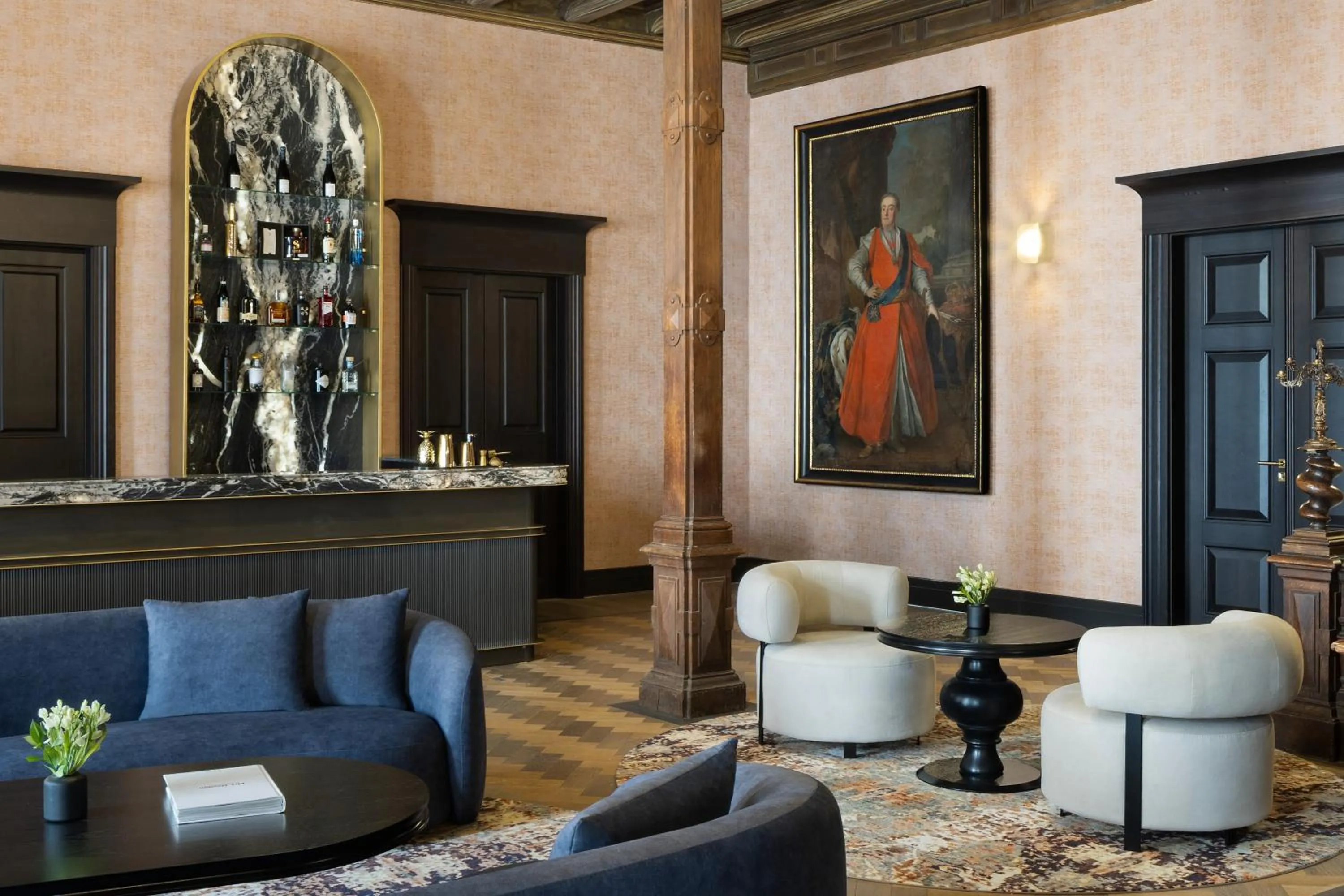 Lounge or bar in H15 Palace, a Luxury Collection Hotel, Krakow