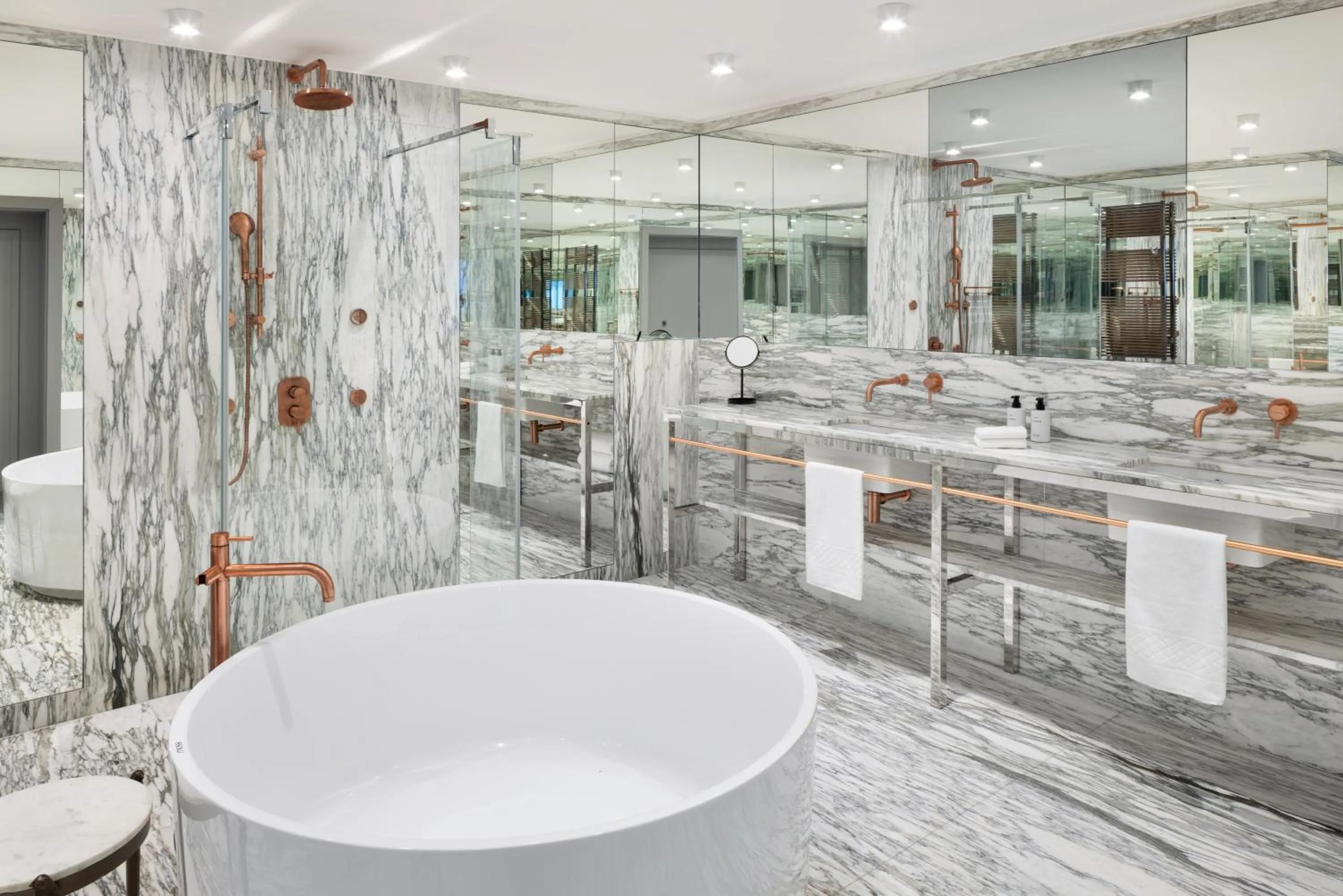 Bathroom in H15 Palace, a Luxury Collection Hotel, Krakow