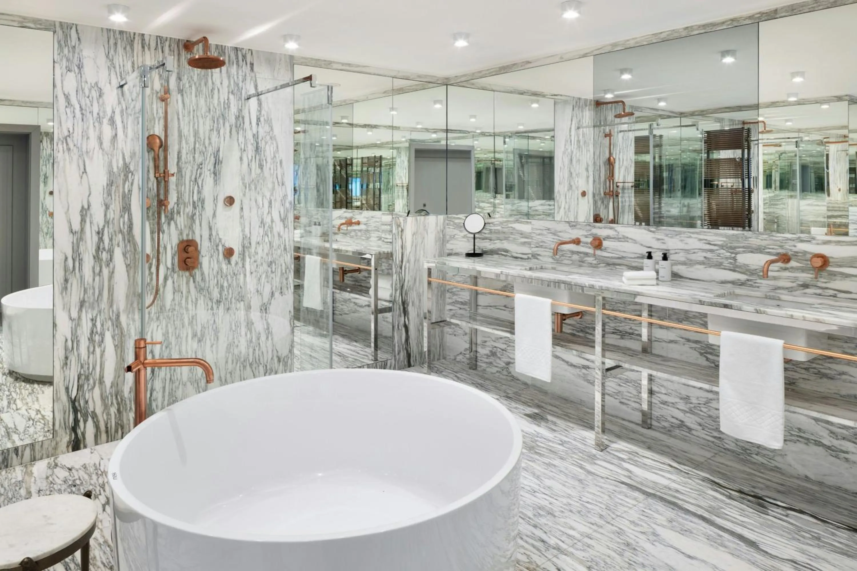 Bathroom in H15 Palace, a Luxury Collection Hotel, Krakow