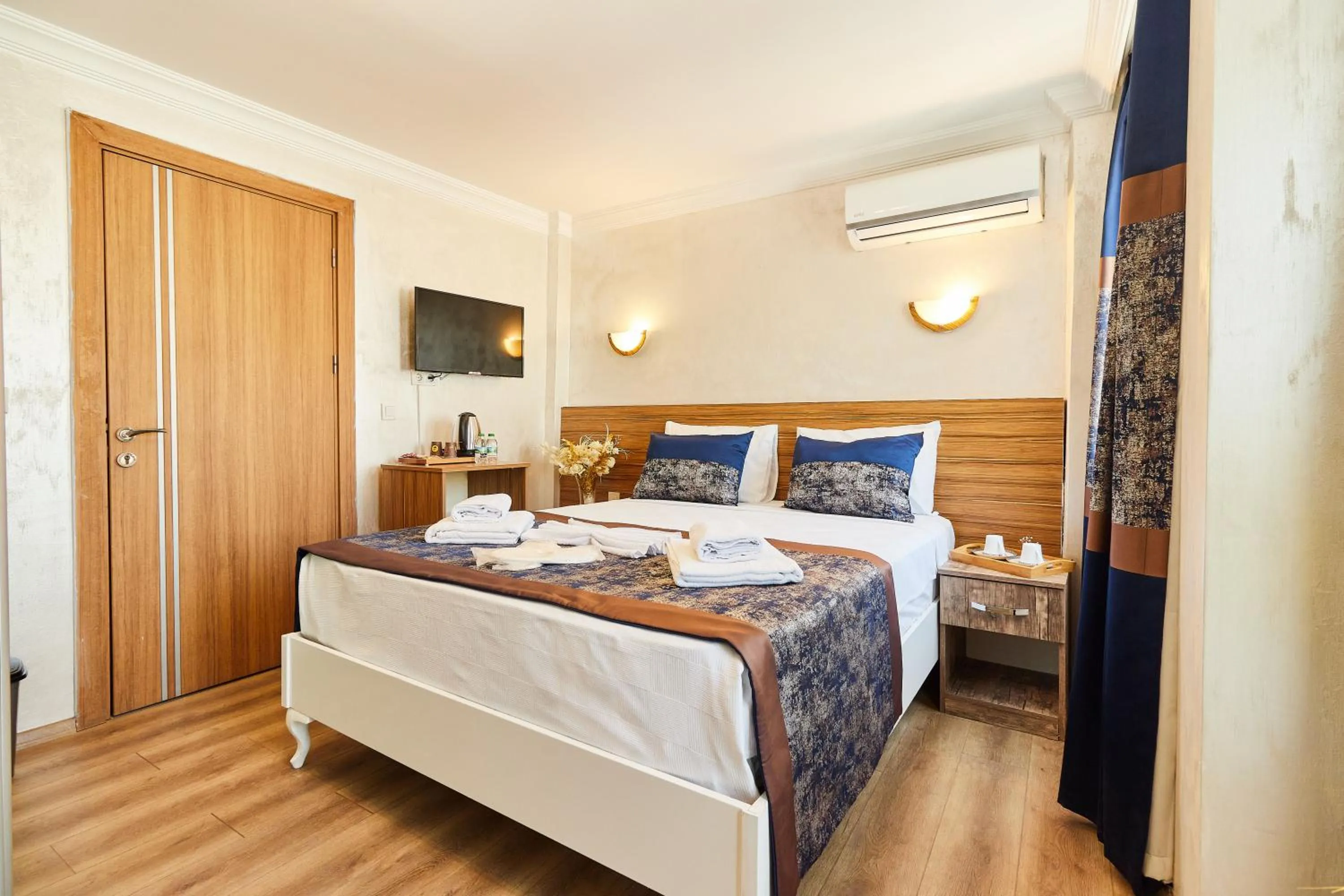 Photo of the whole room, Bed in Armar Hotel