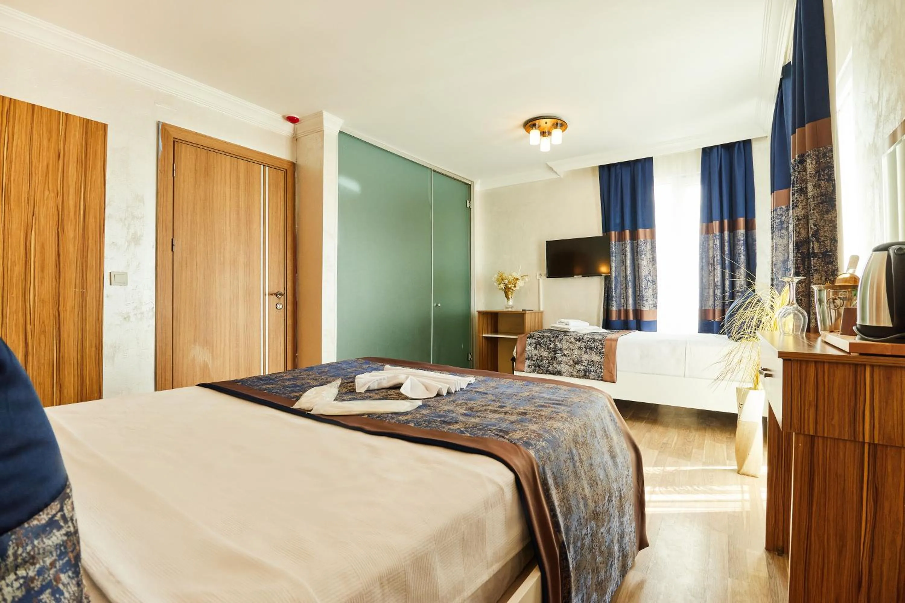 Photo of the whole room, Bed in Armar Hotel